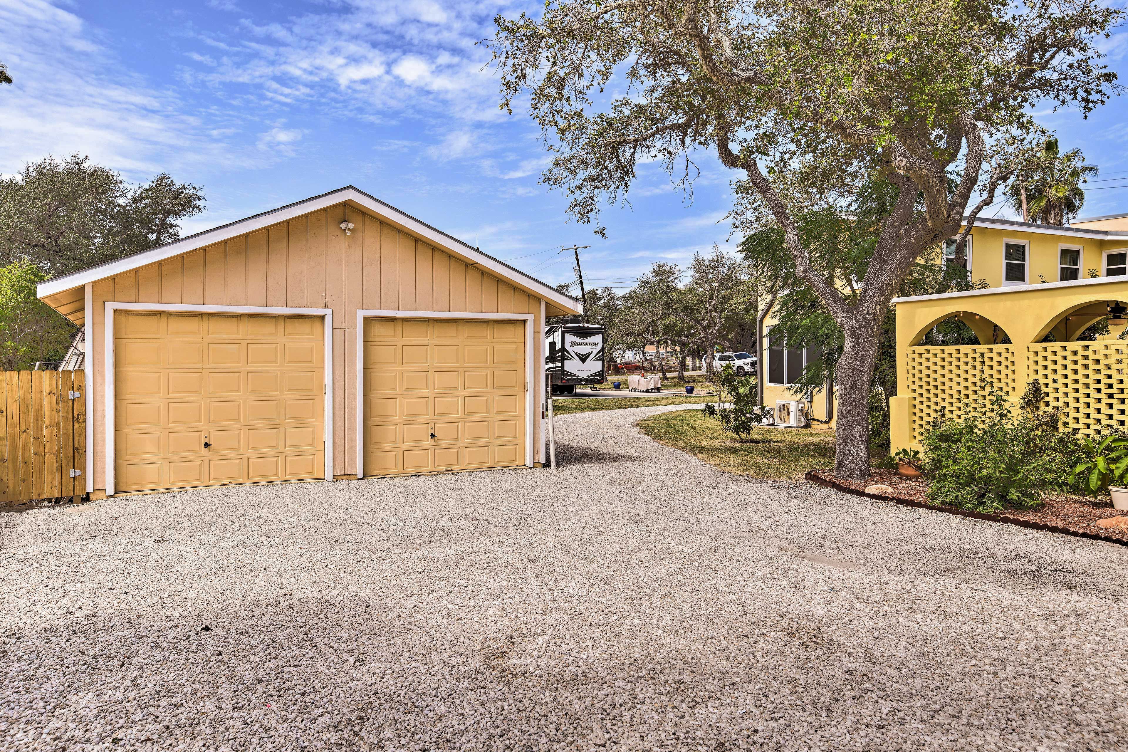 Parking | Gravel Driveway (2 Vehicles)