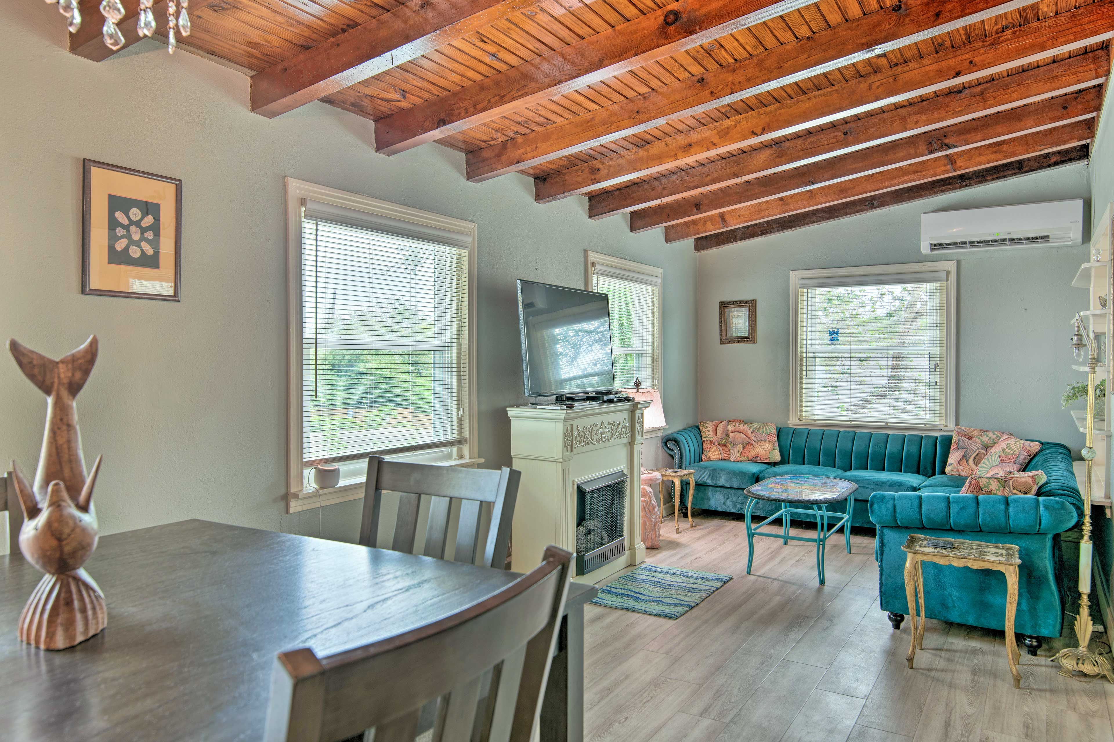 Living Room | Smart TV w/ Cable | Electric Fireplace