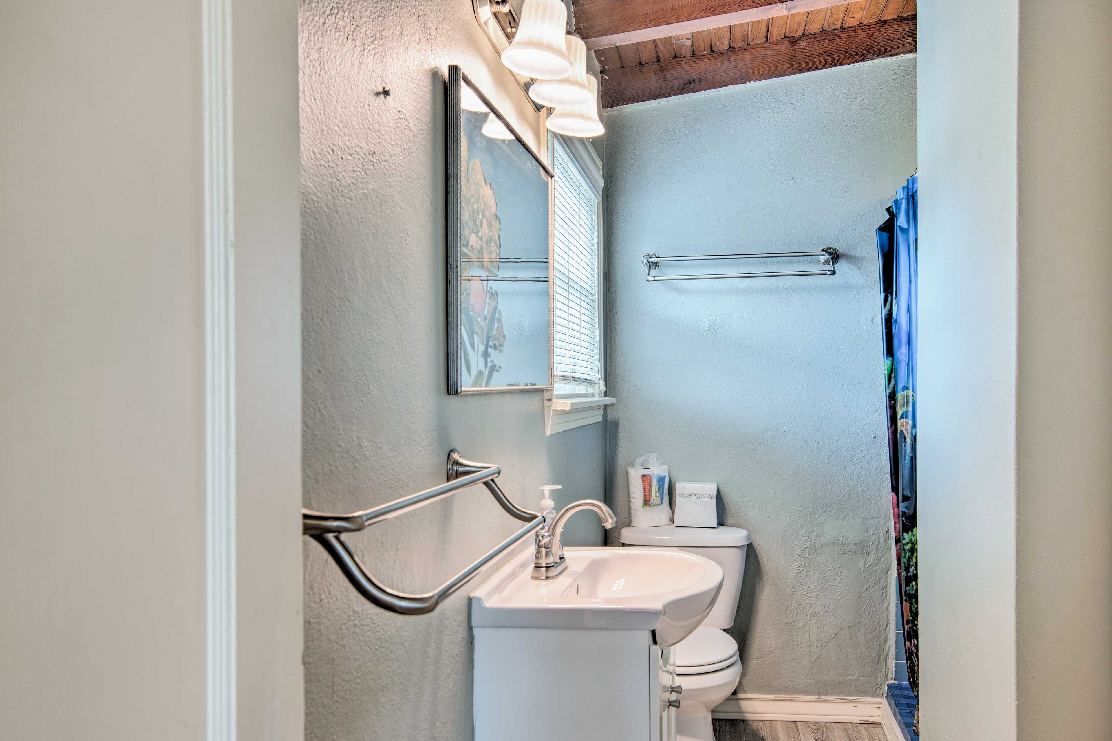 Full Bathroom | Complimentary Toiletries | Hair Dryer | Towels Provided