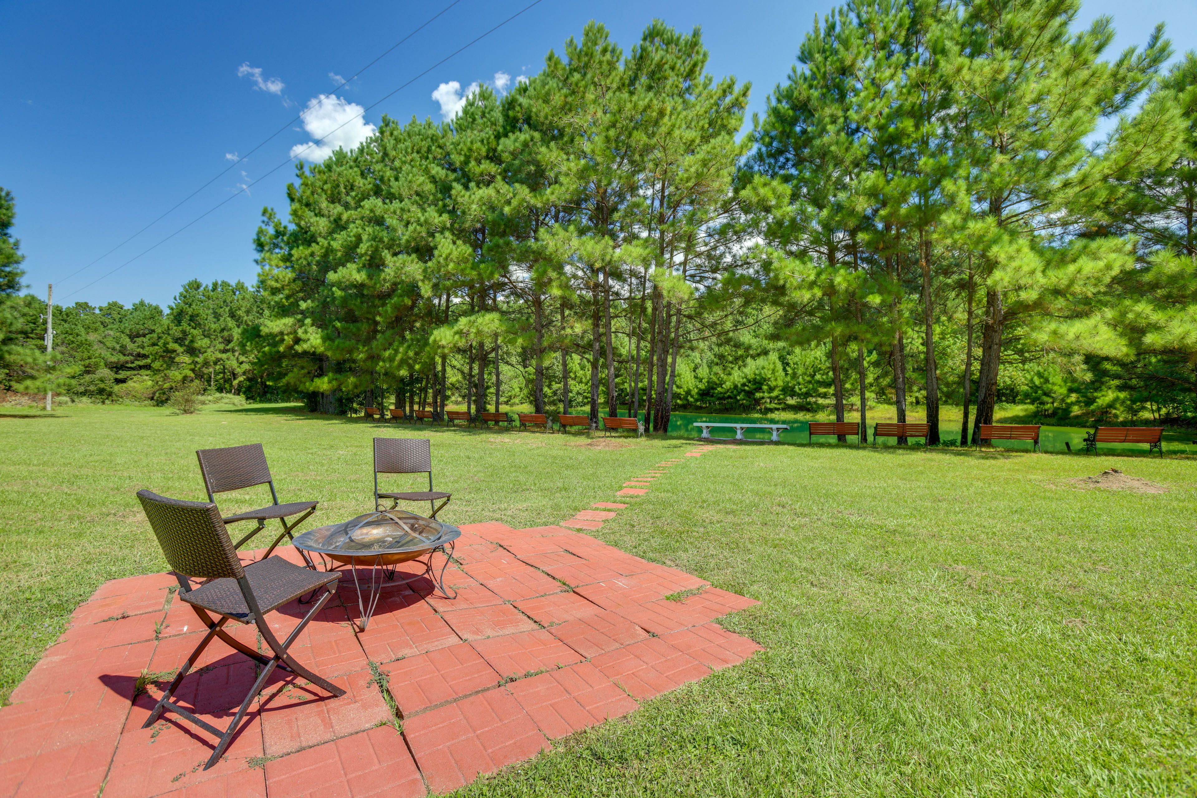 Large Yard | Wood-Burning Fire Pit | Seating & Dining Areas | Lake