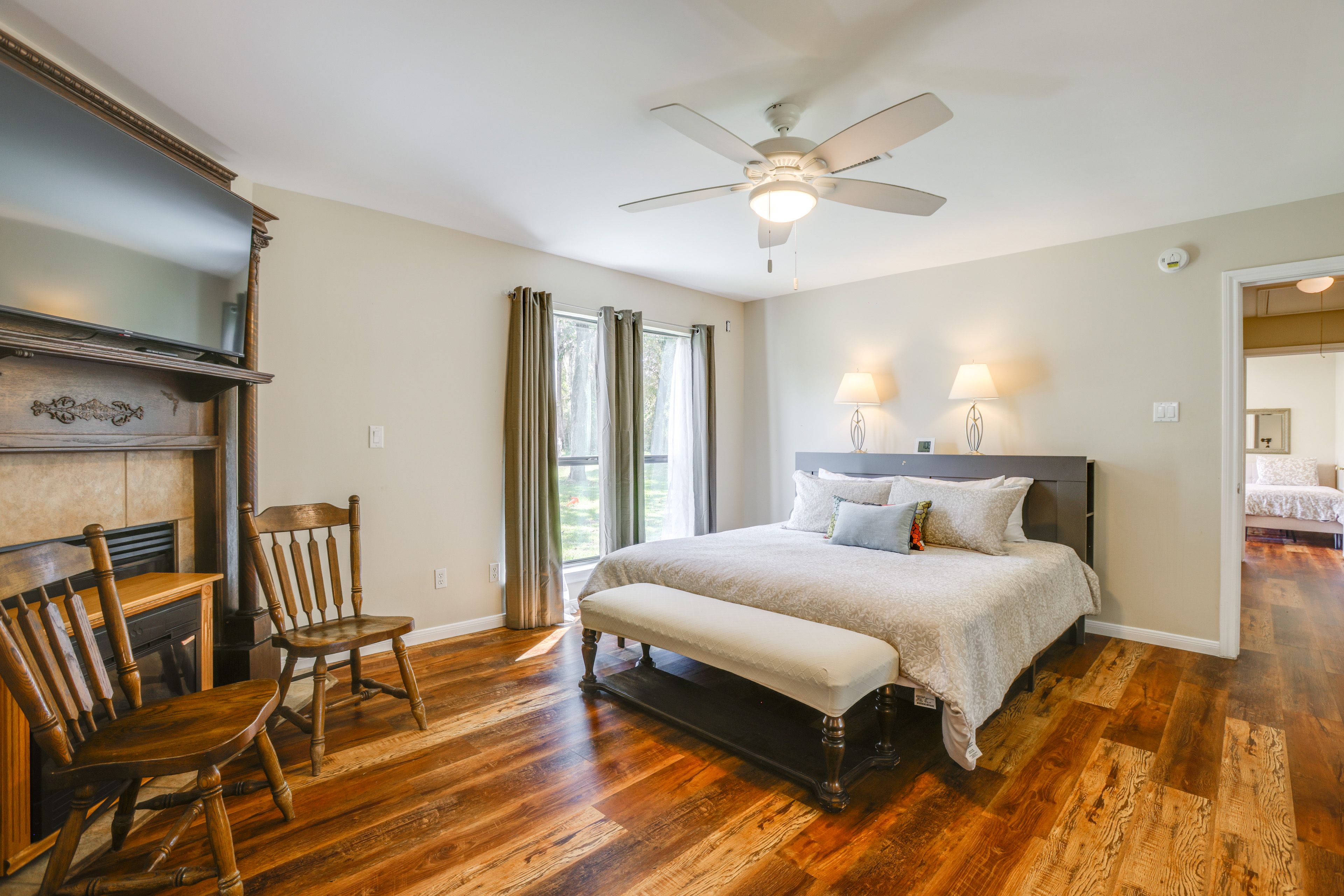 Bedroom 1 | King Bed | 1st Floor