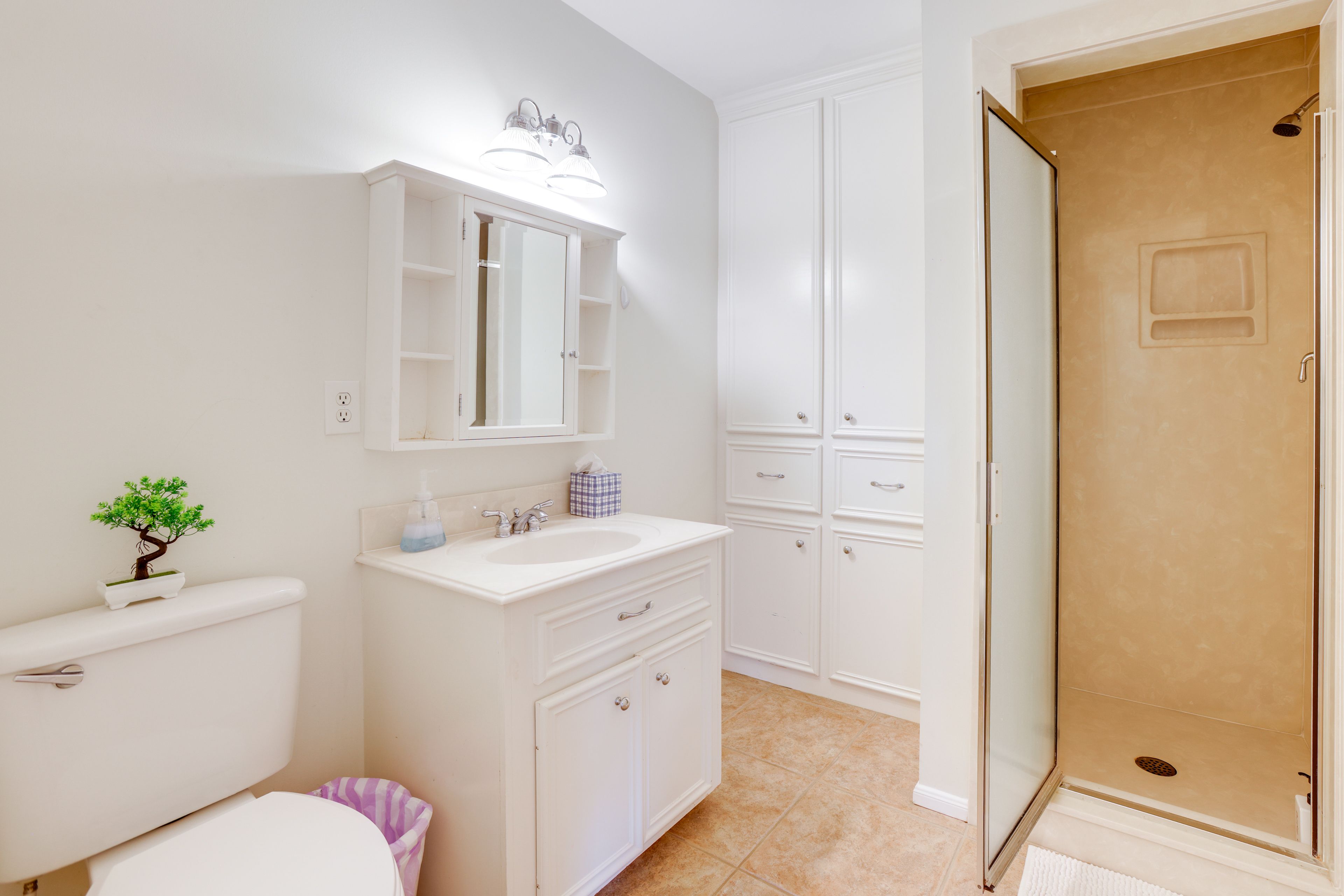 Full Bathroom | 2nd Floor