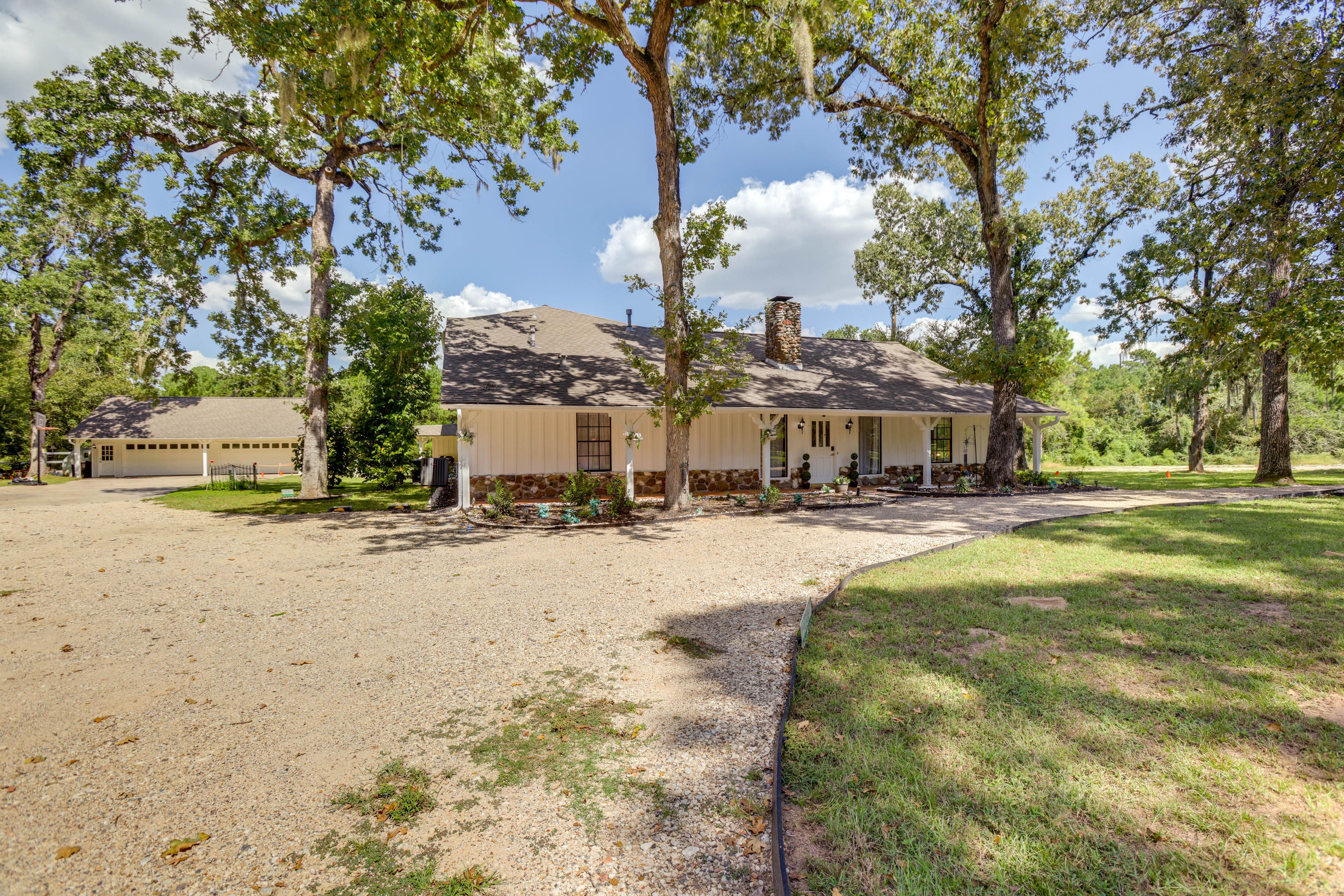 Parking | Driveway (10 Vehicles)