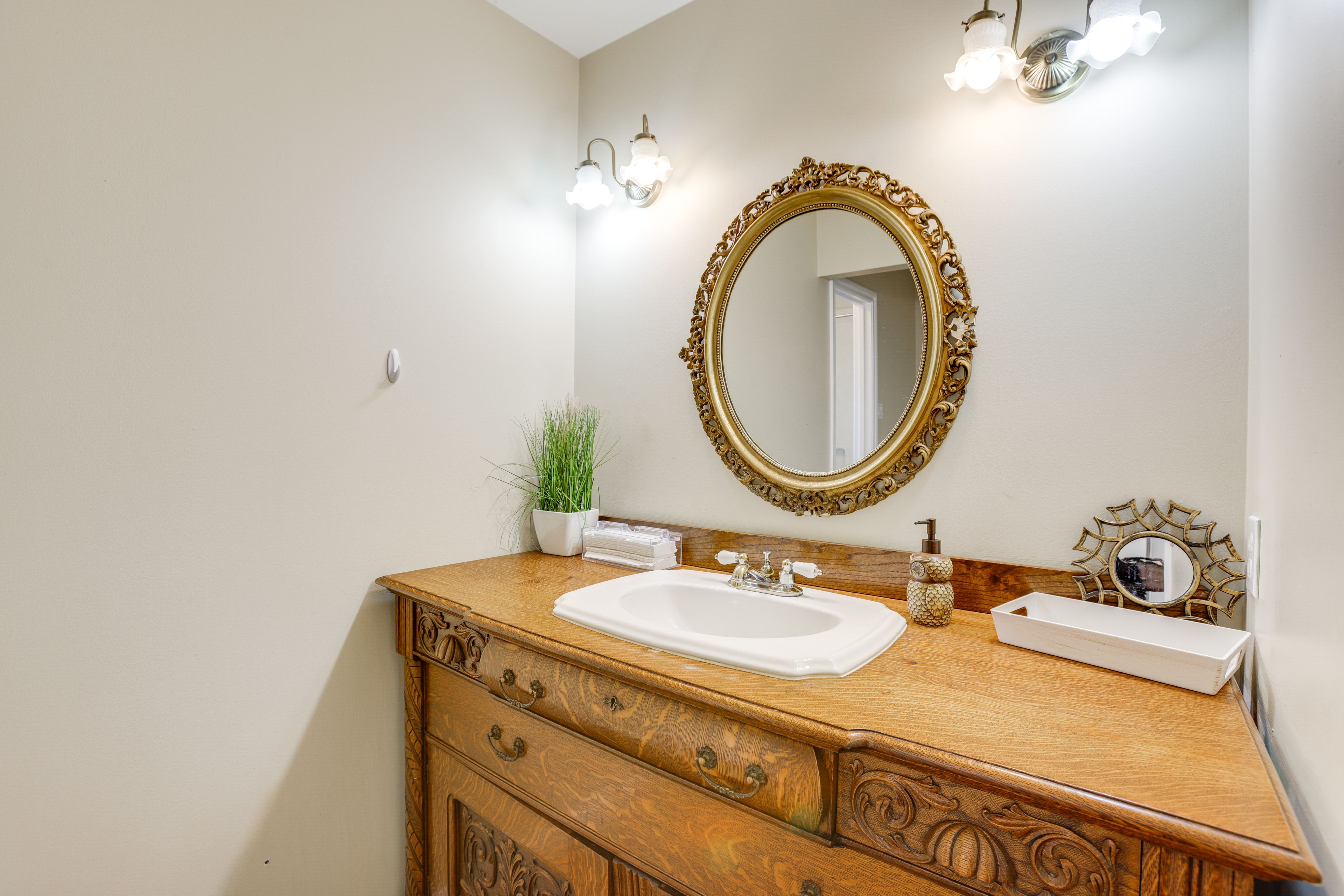 Full Bathroom | 1st Floor