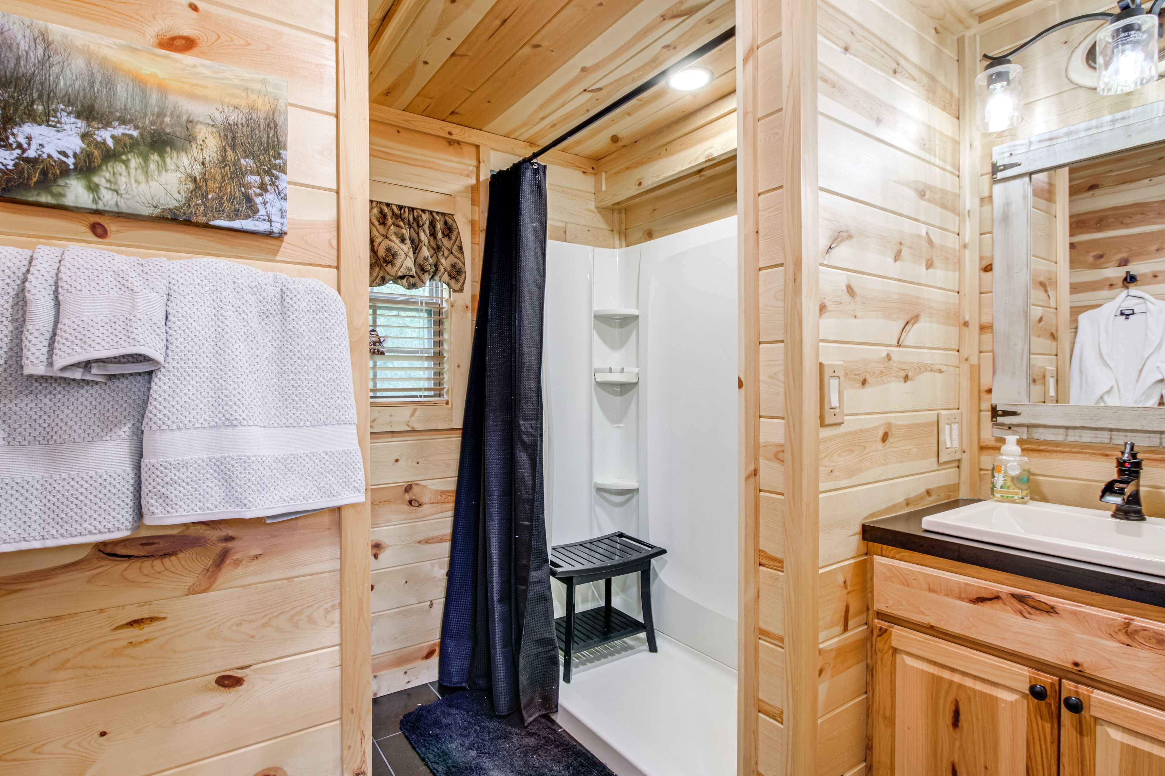 Full Bathroom | Complimentary Toiletries