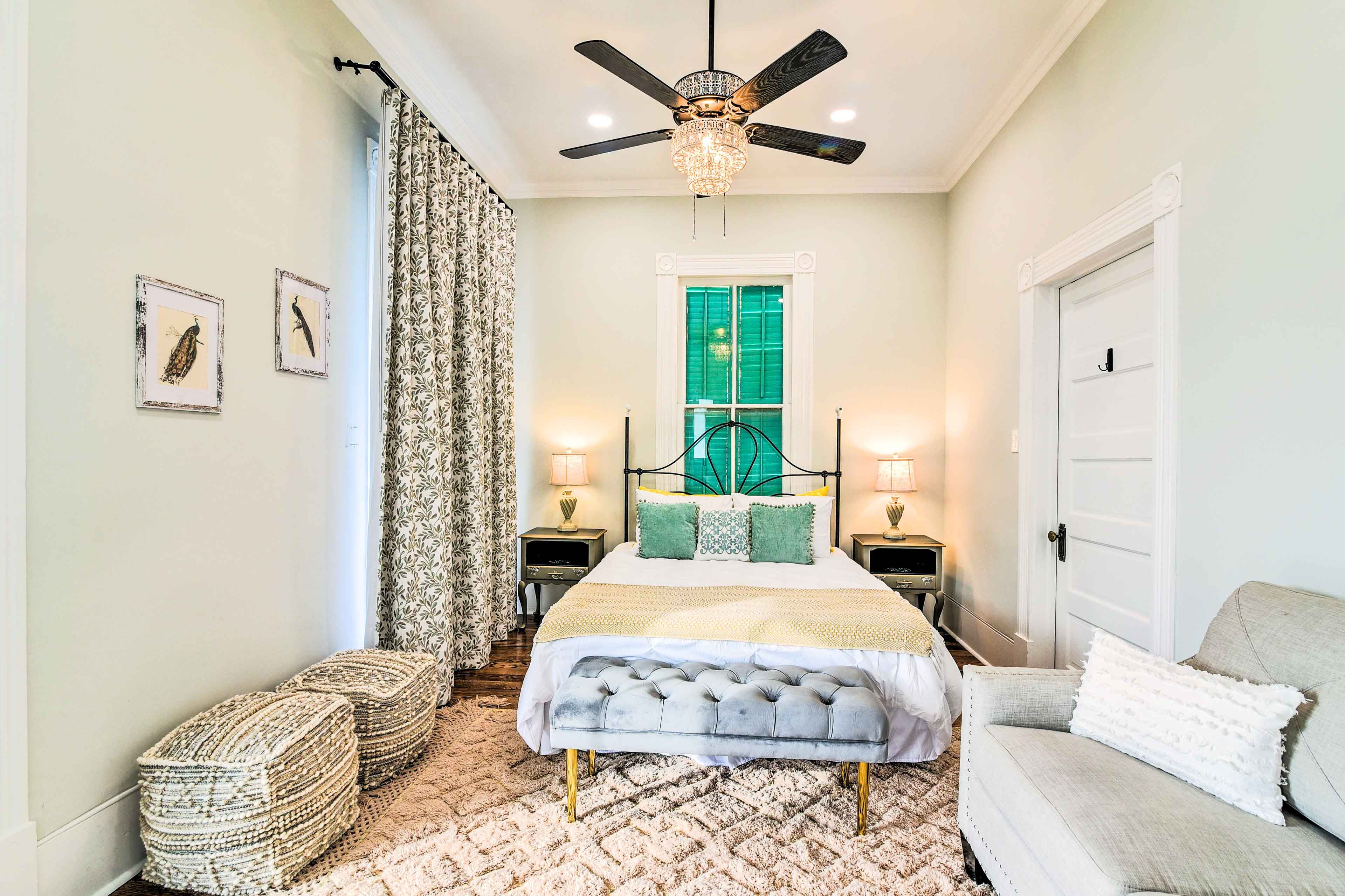 Bedroom | Queen Bed | Sleeper Sofa | Linens & Towels Provided