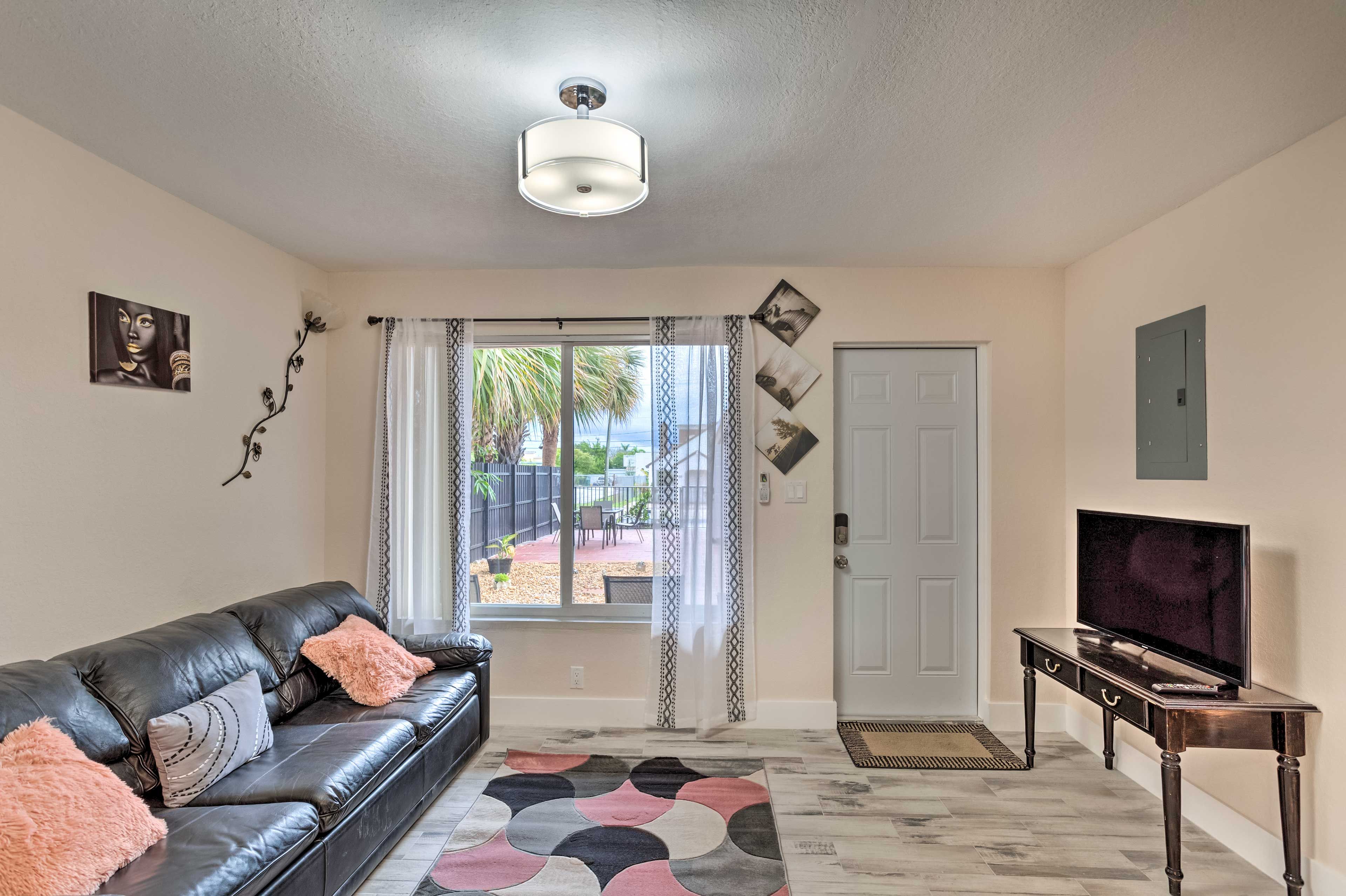 West Palm Beach Vacation Rental | 1BR | 1BA | 1 Step to Access | 500 Sq Ft