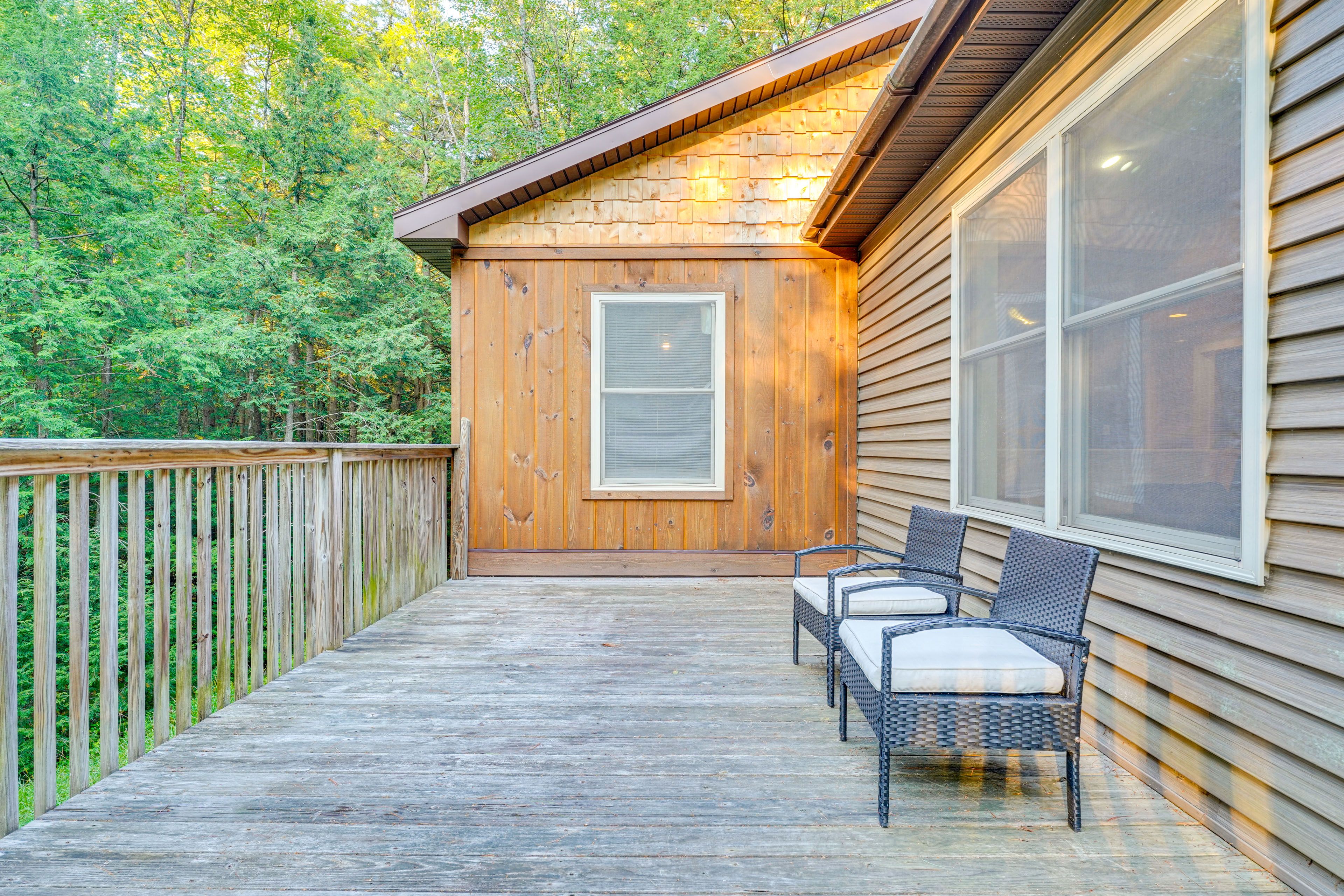 Cabin Exterior | Deck