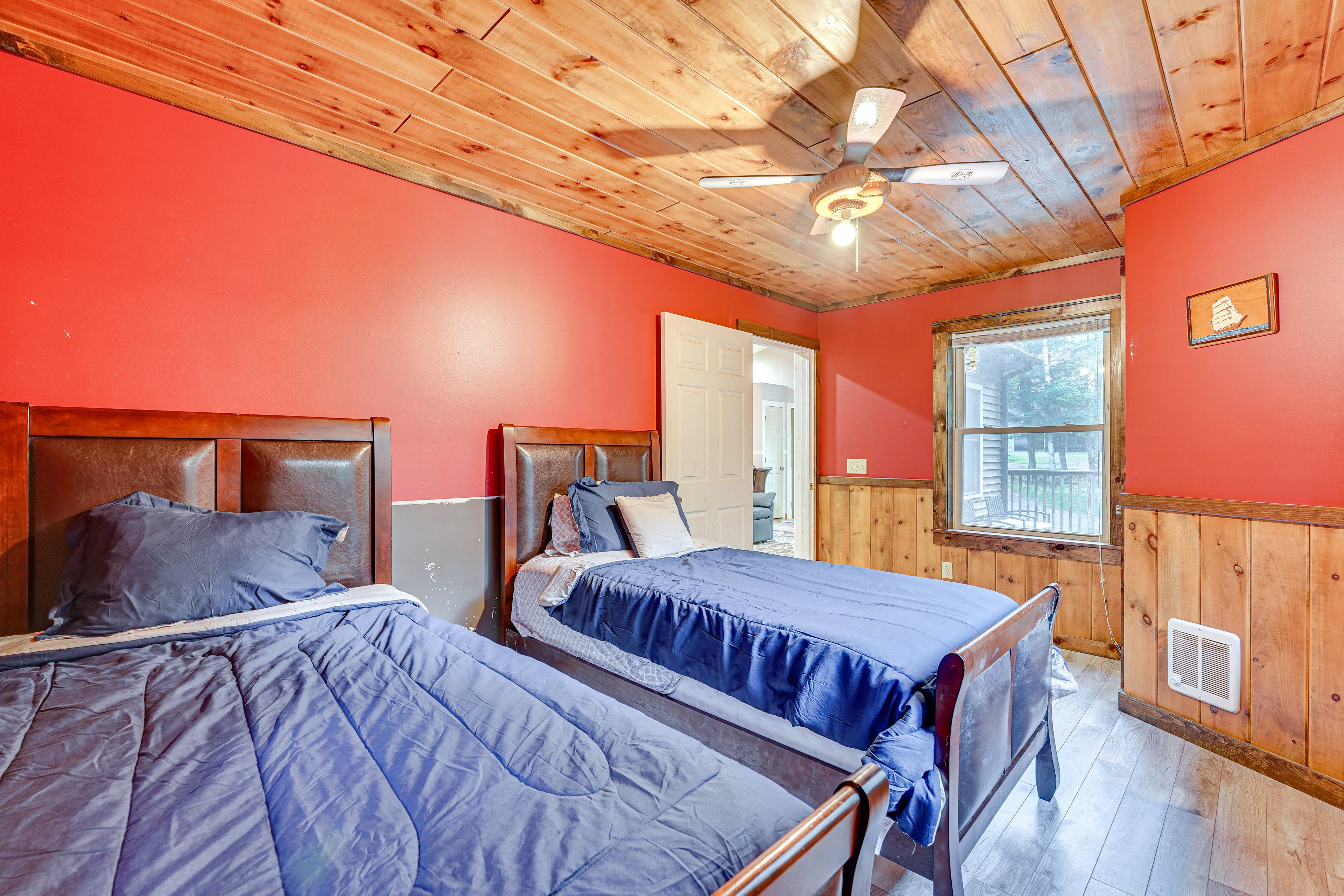 Bedroom 3 | 2 Twin Beds | Main Floor