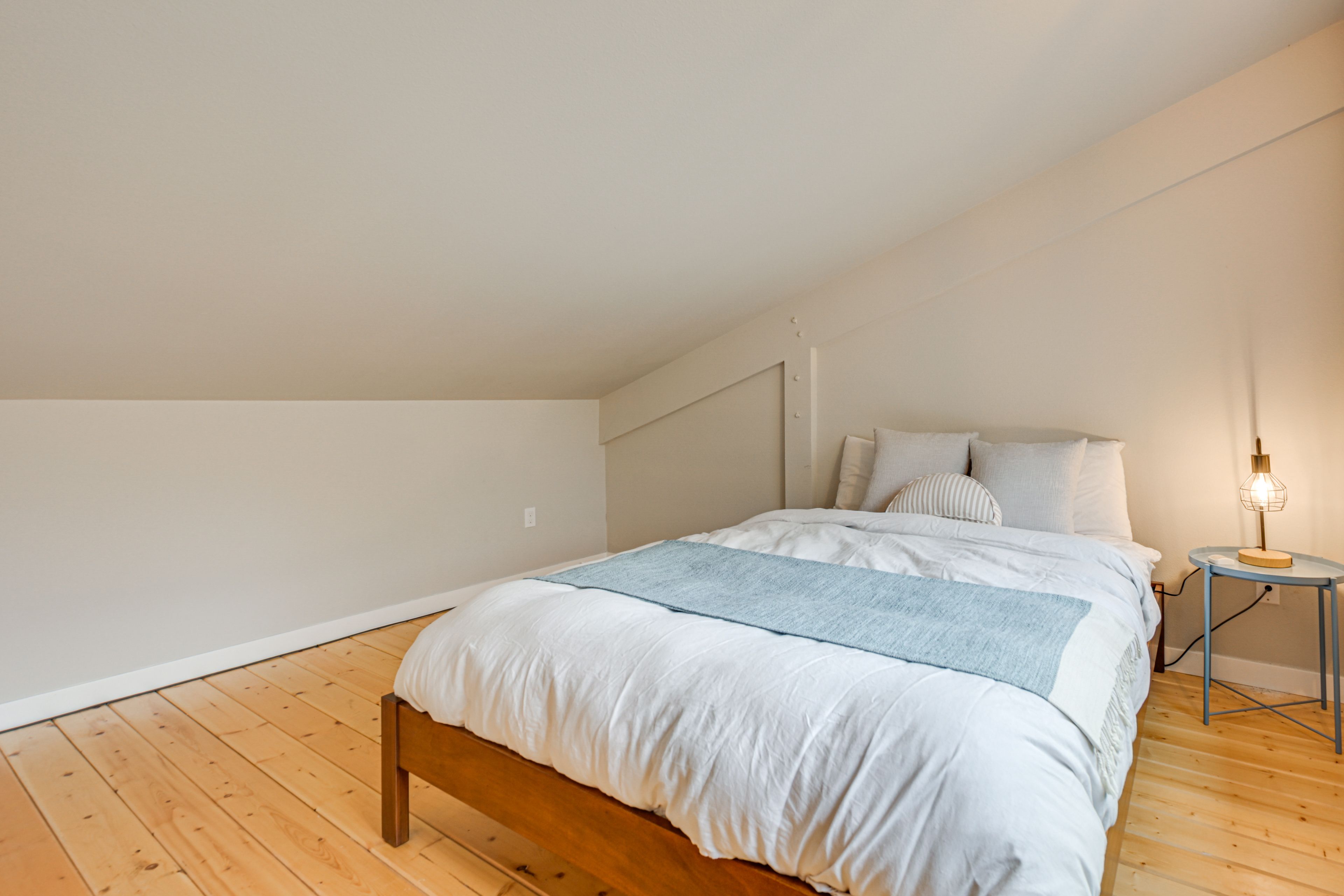 Loft | 2nd Floor | Queen Bed