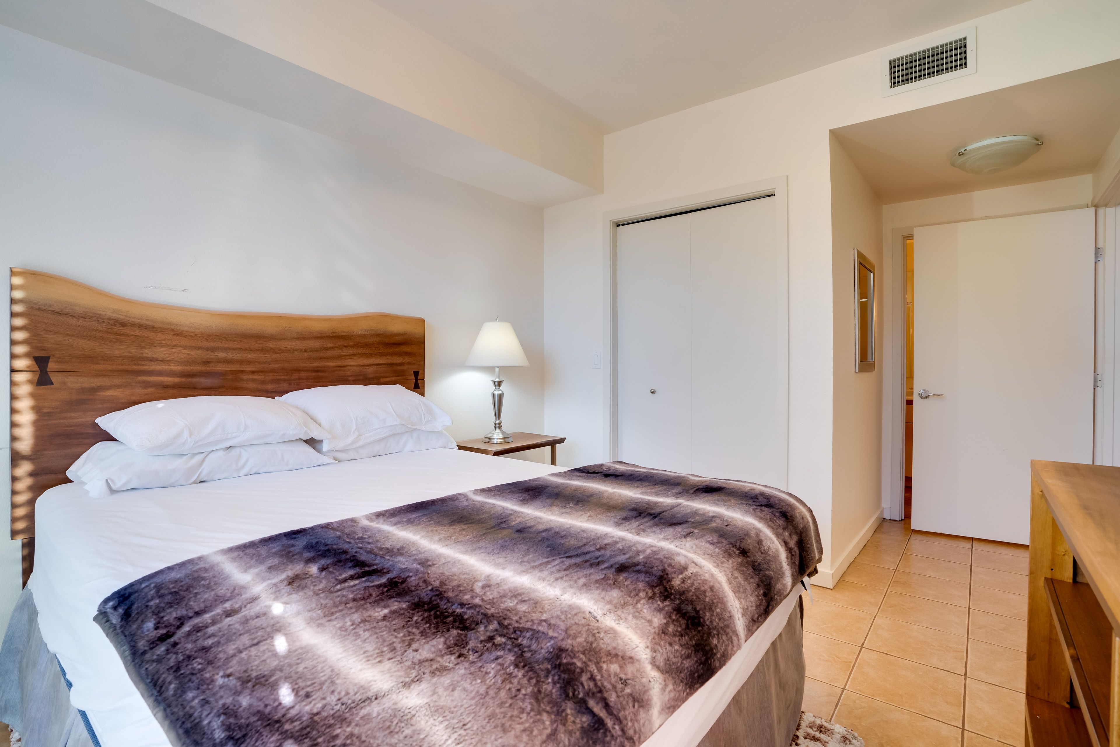 Bedroom | Main Level | Queen Bed | Linens Provided