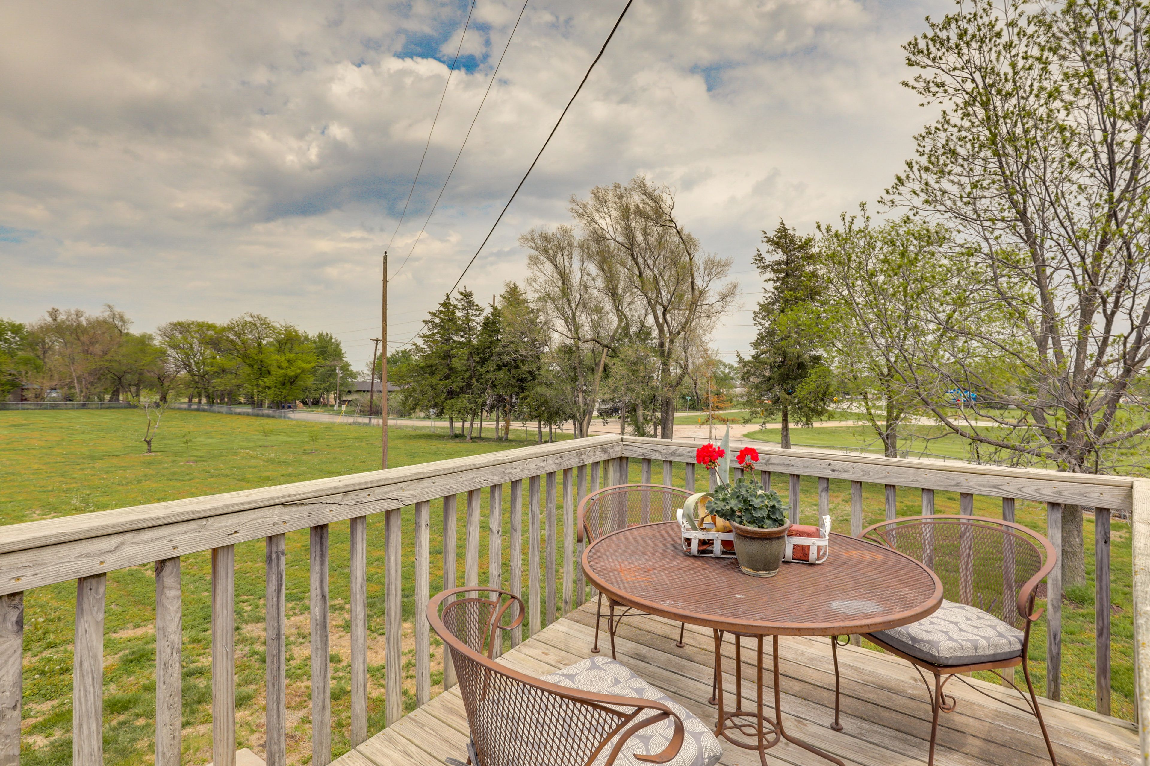 Deck | Outdoor Dining Table