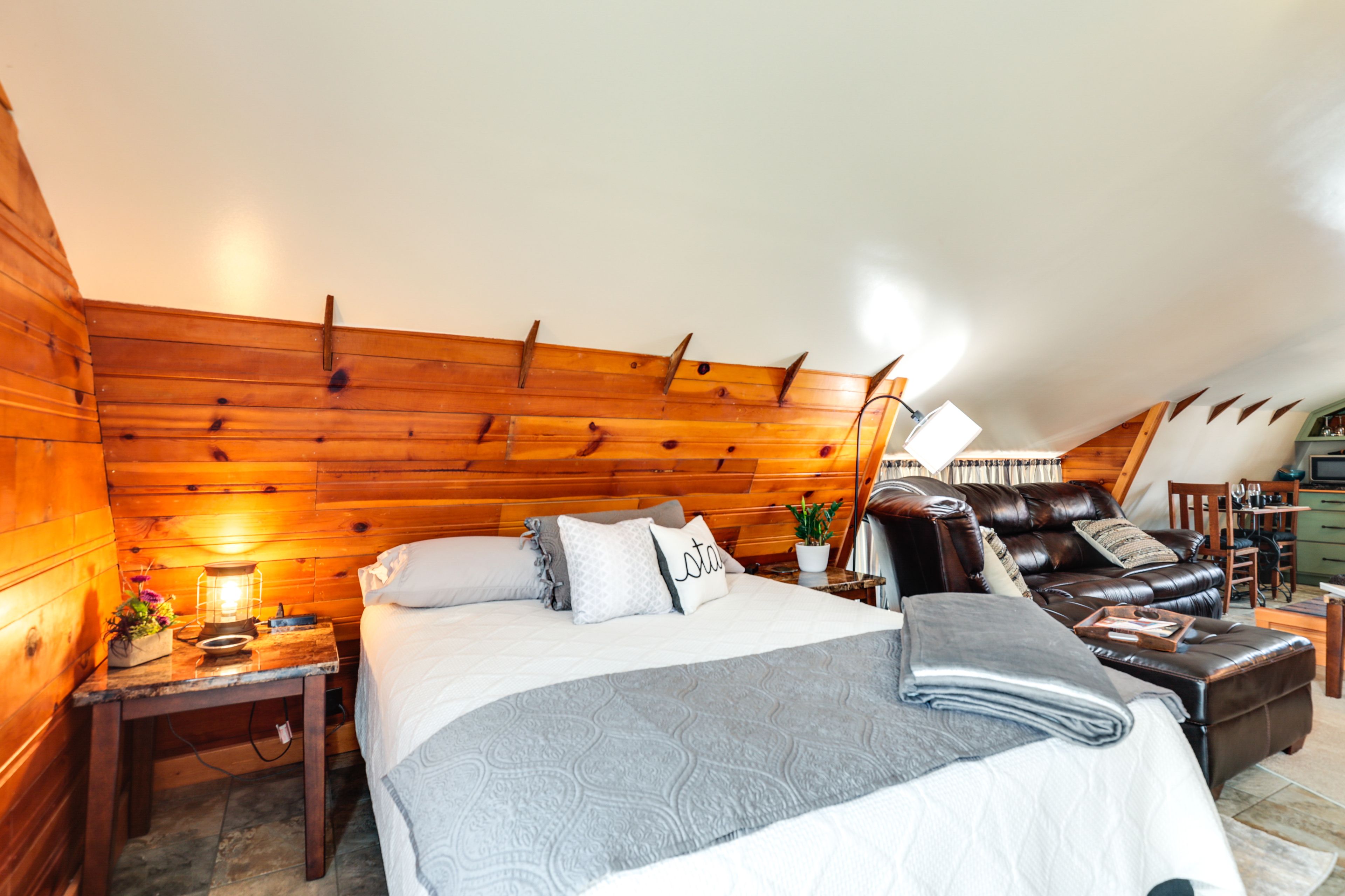Studio Interior | Queen Bed