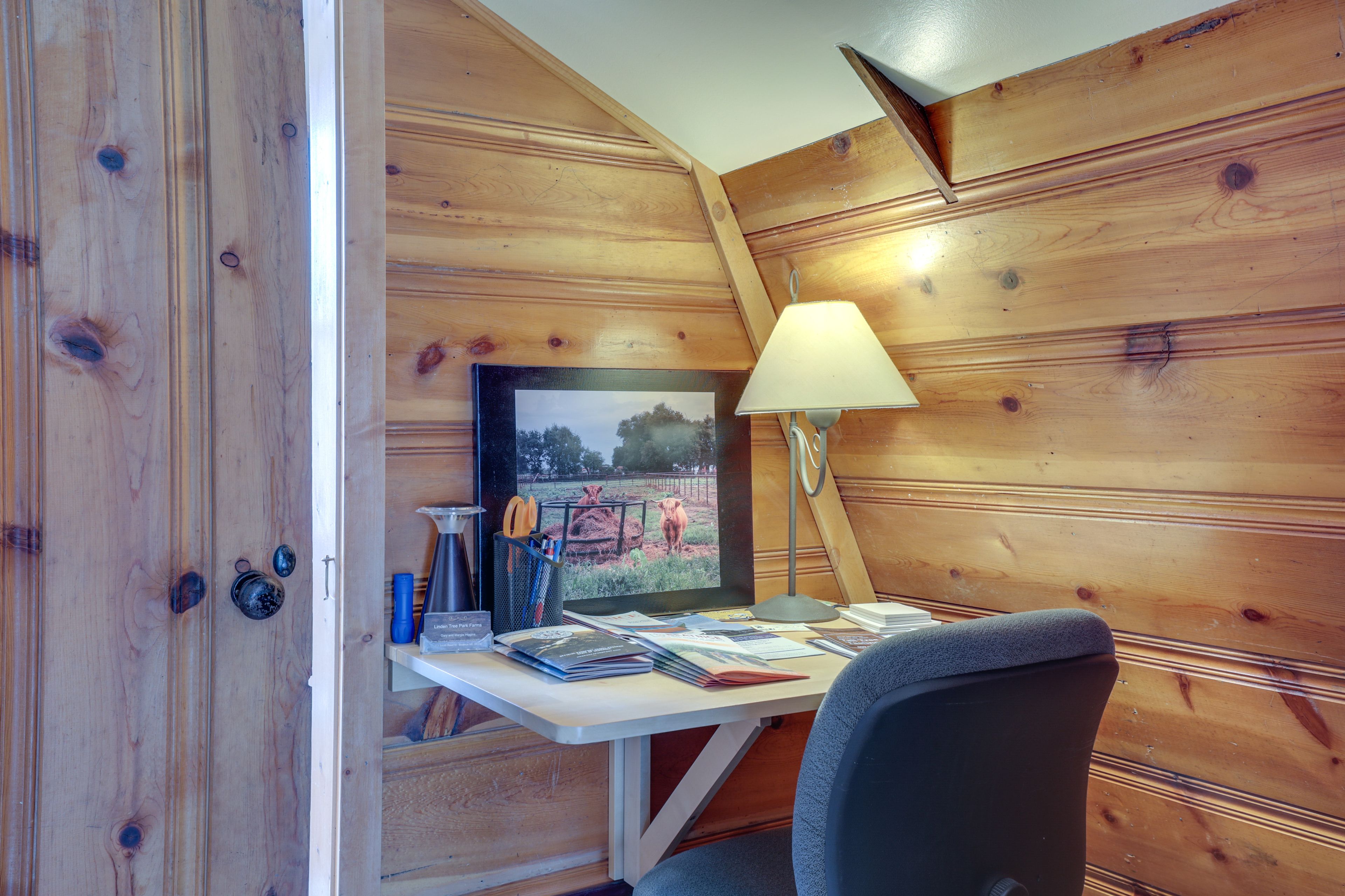 Desk Area | Free WiFi