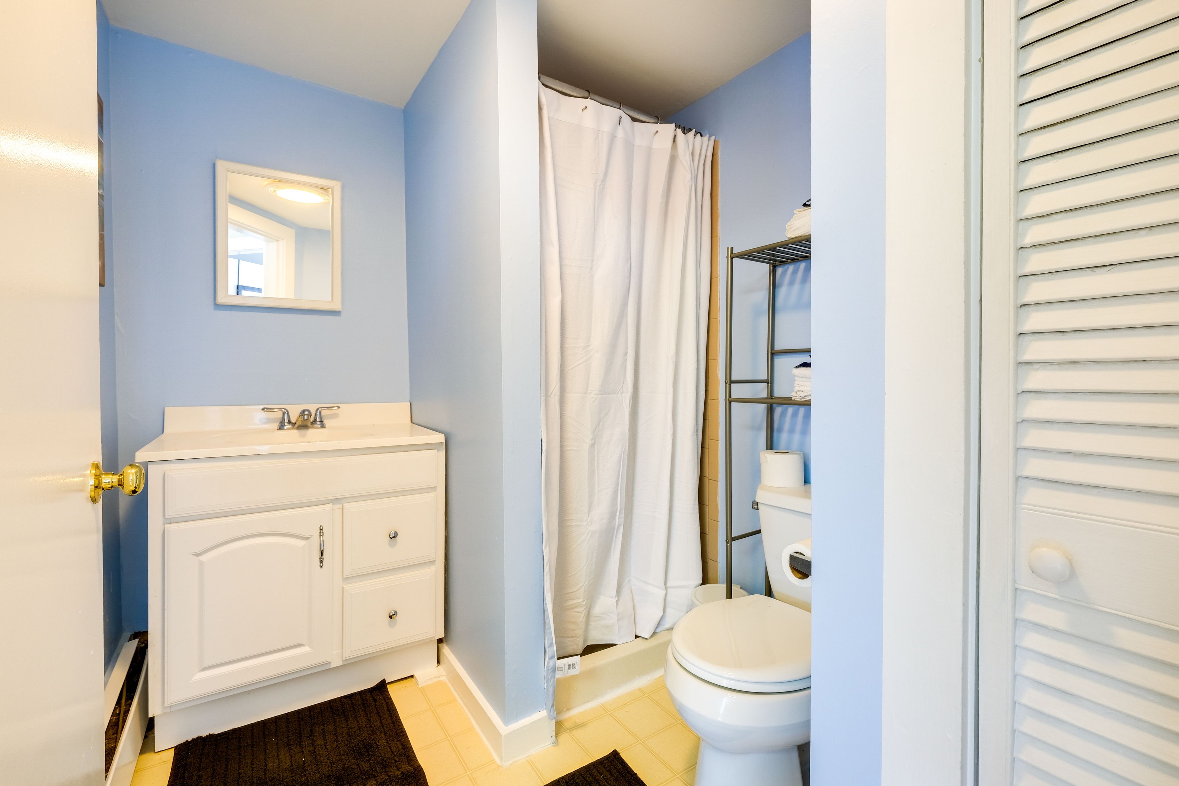 Full Bathroom | Complimentary Toiletries