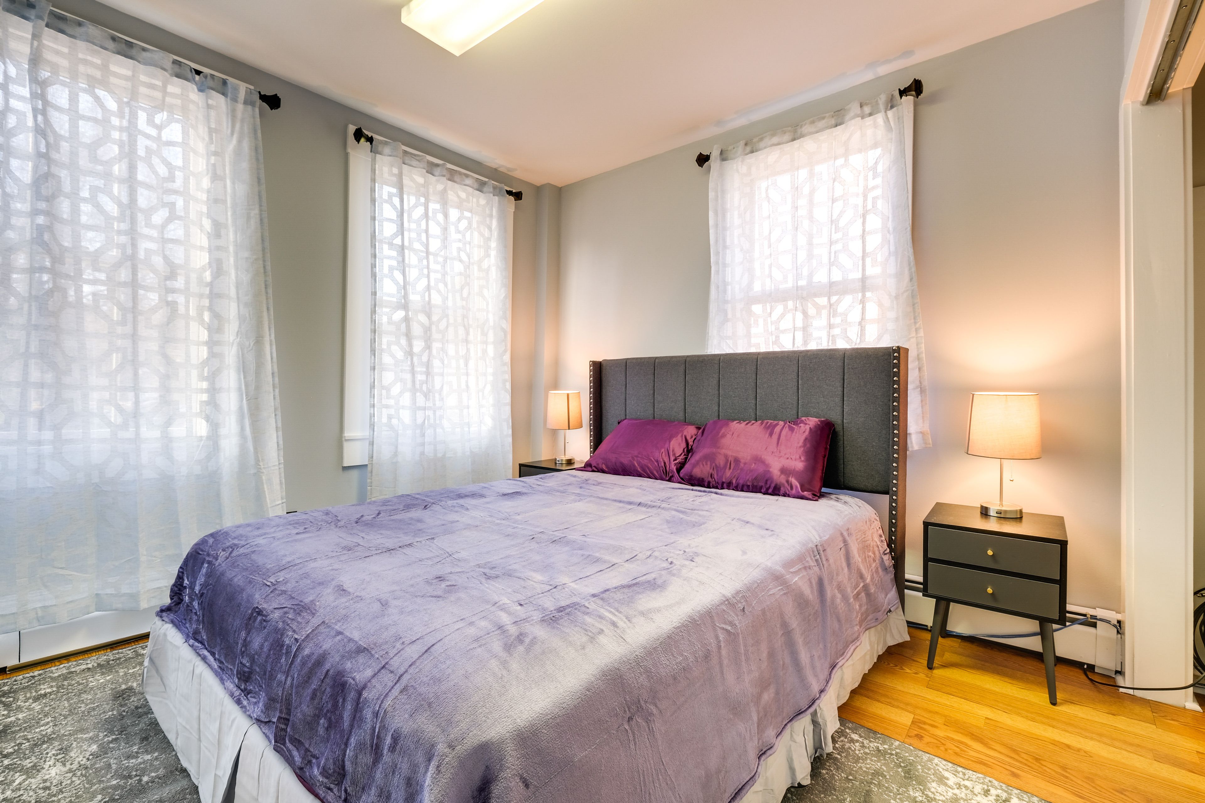 Bedroom | Queen Bed