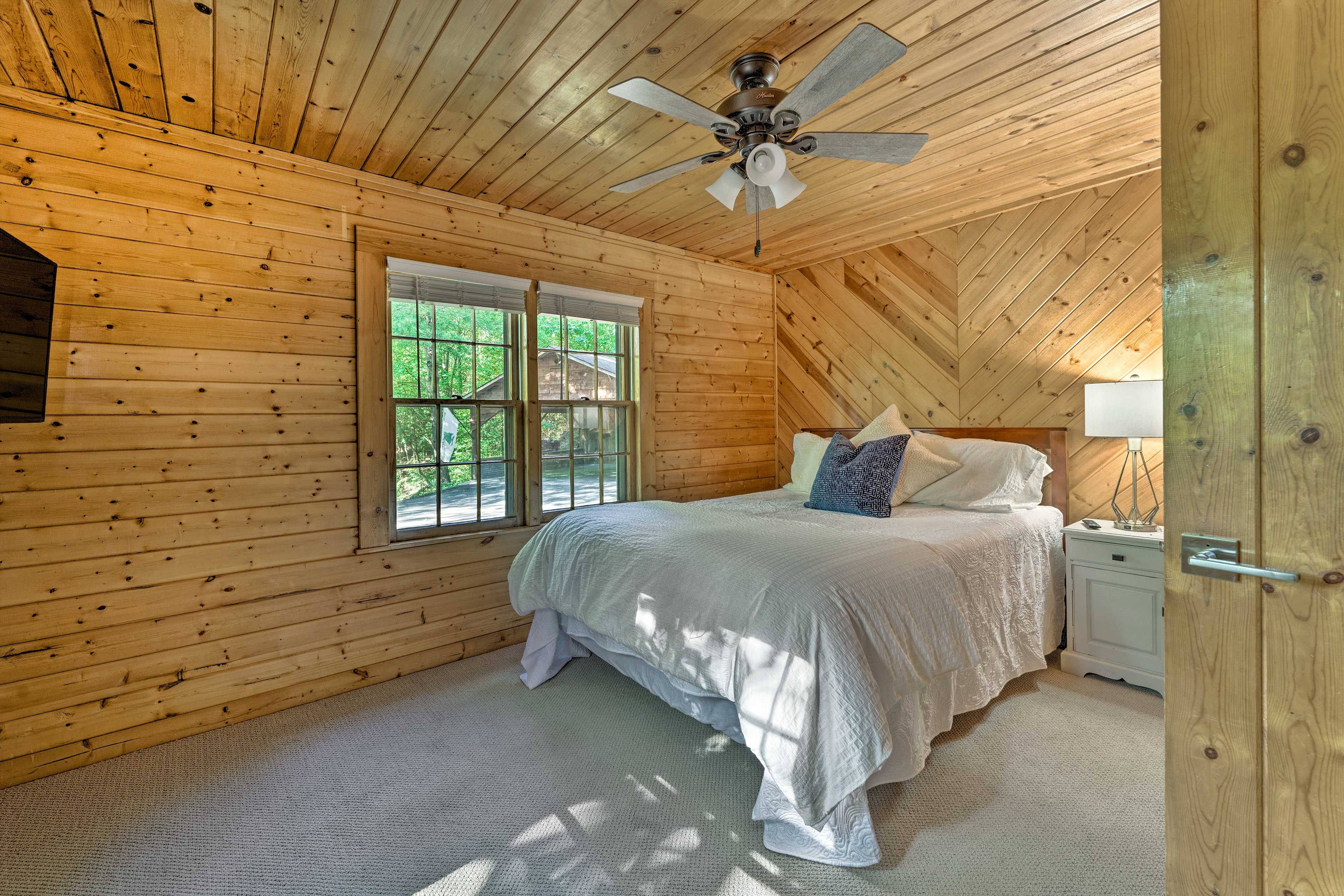 Bedroom 1 | Queen Bed | Linens Provided