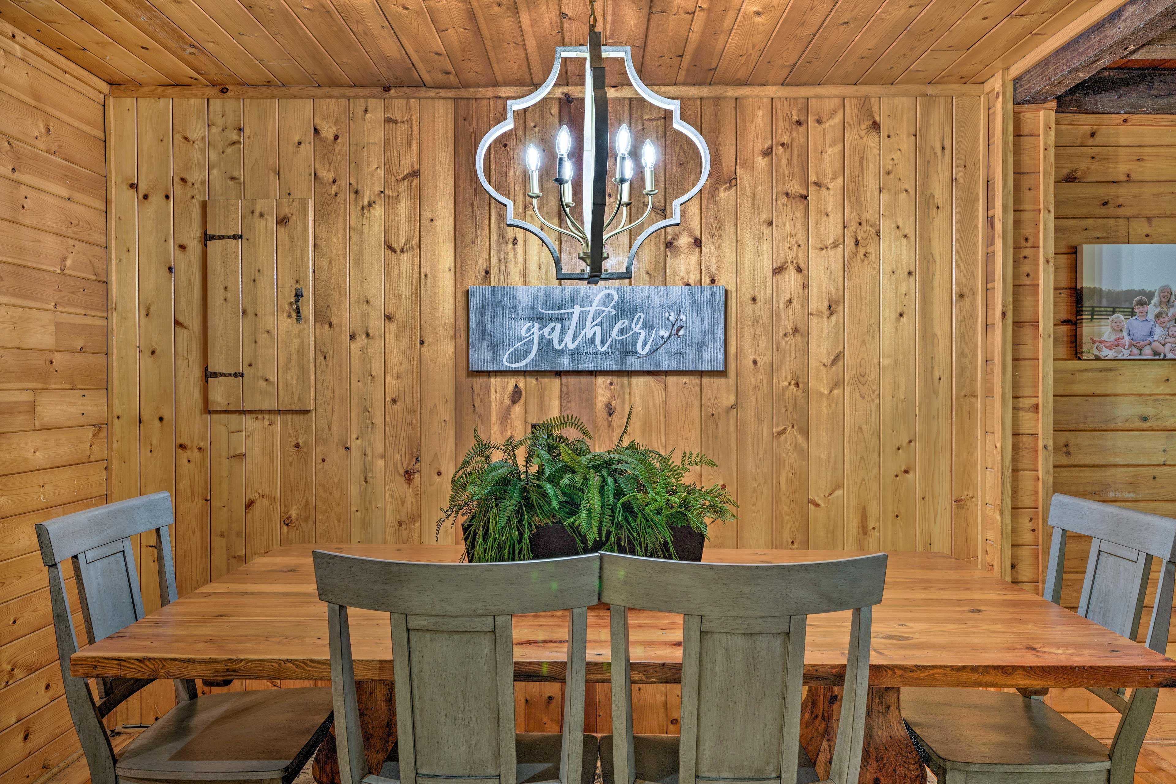 Dining Area | Dishware & Flatware Provided