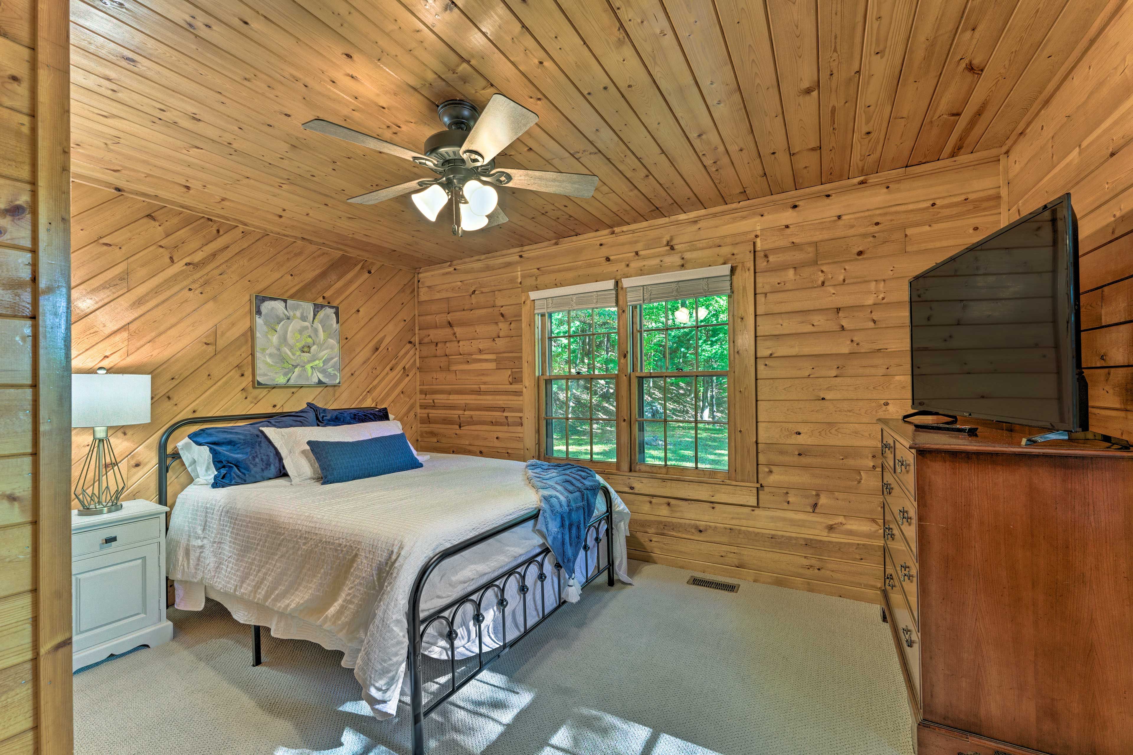 Bedroom 2 | Queen Bed