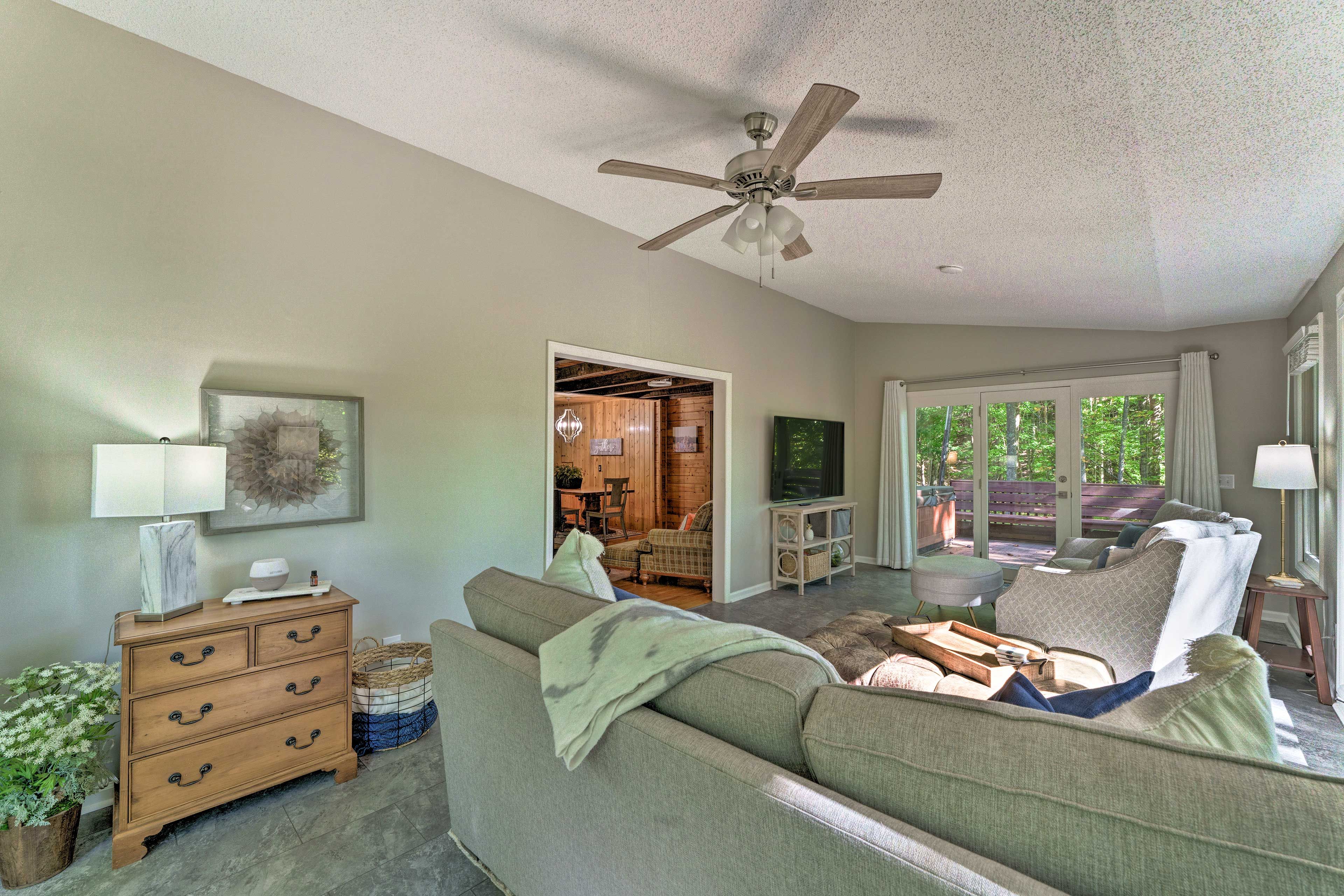 Living Room | Sleeper Sofa | Smart TV | Central Air Conditioning