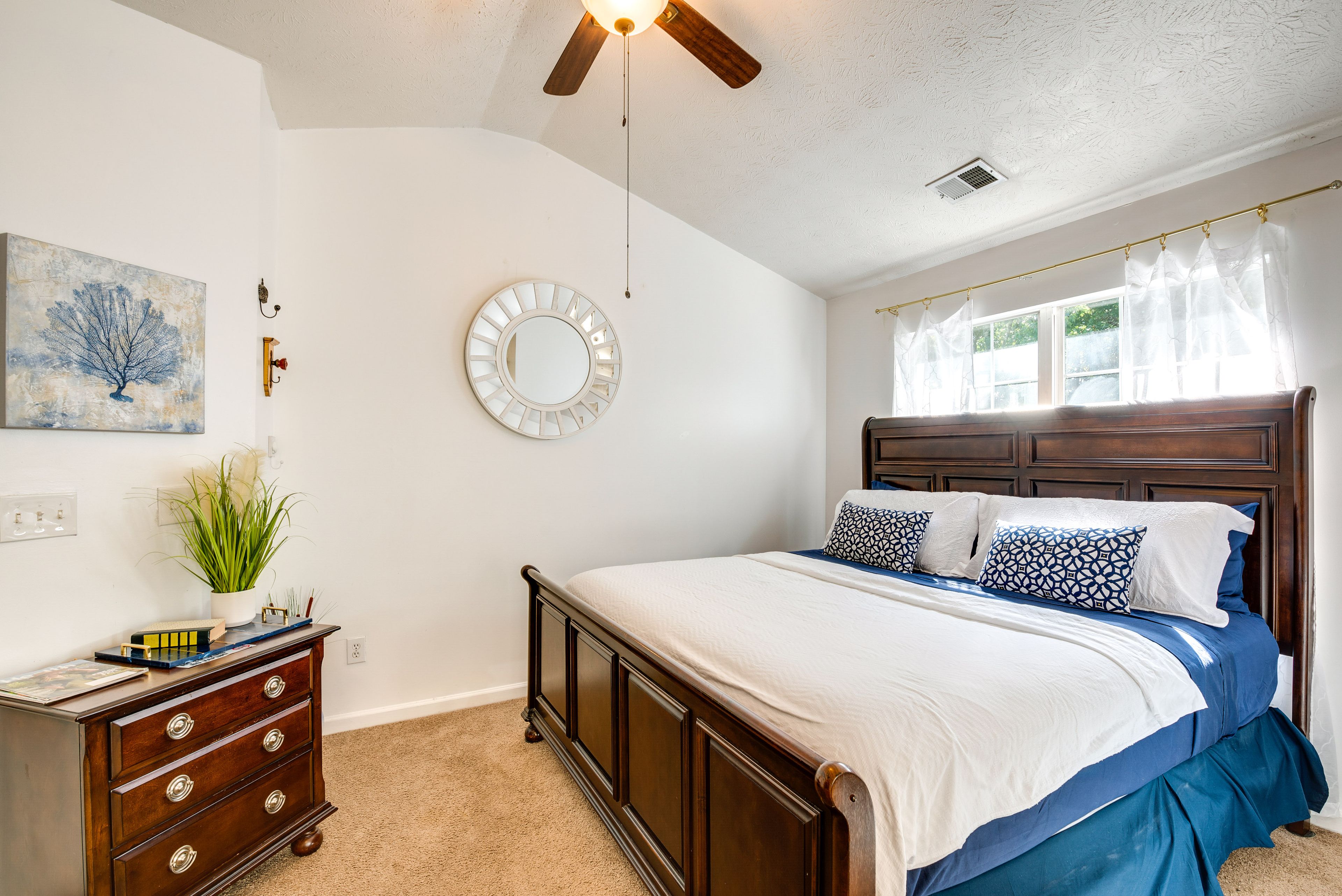 Bedroom 1 | King Bed | Linens Provided
