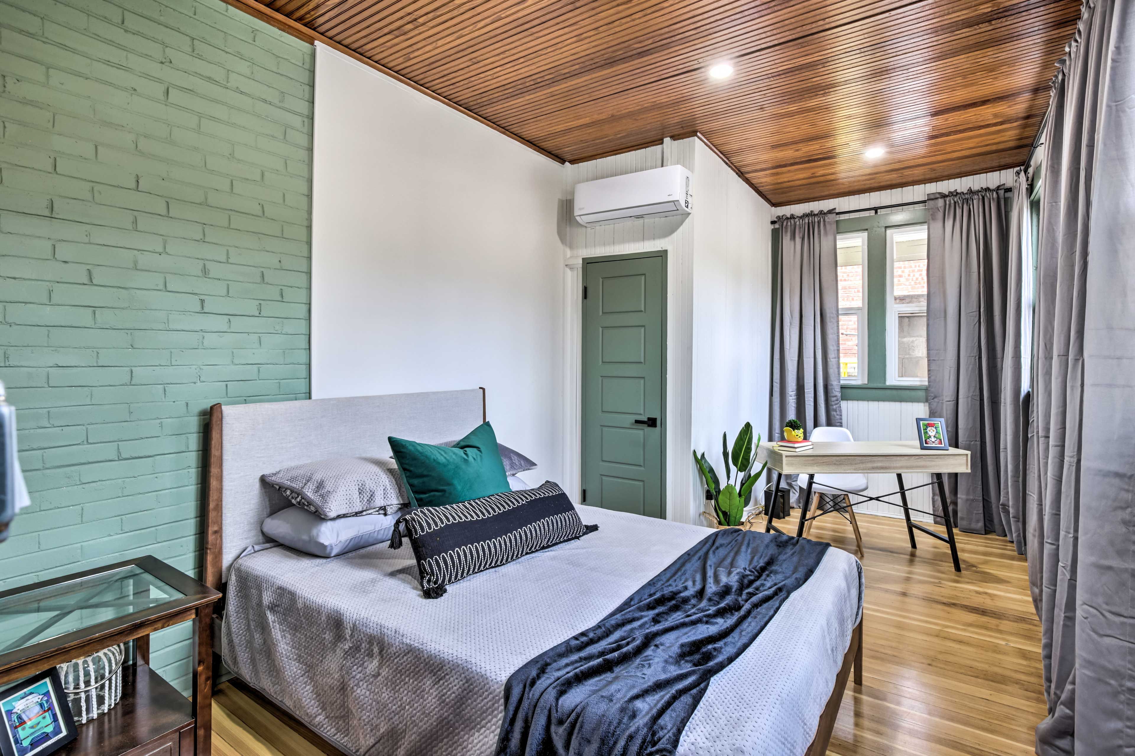 Bedroom 1 | Full Bed | 1st Floor