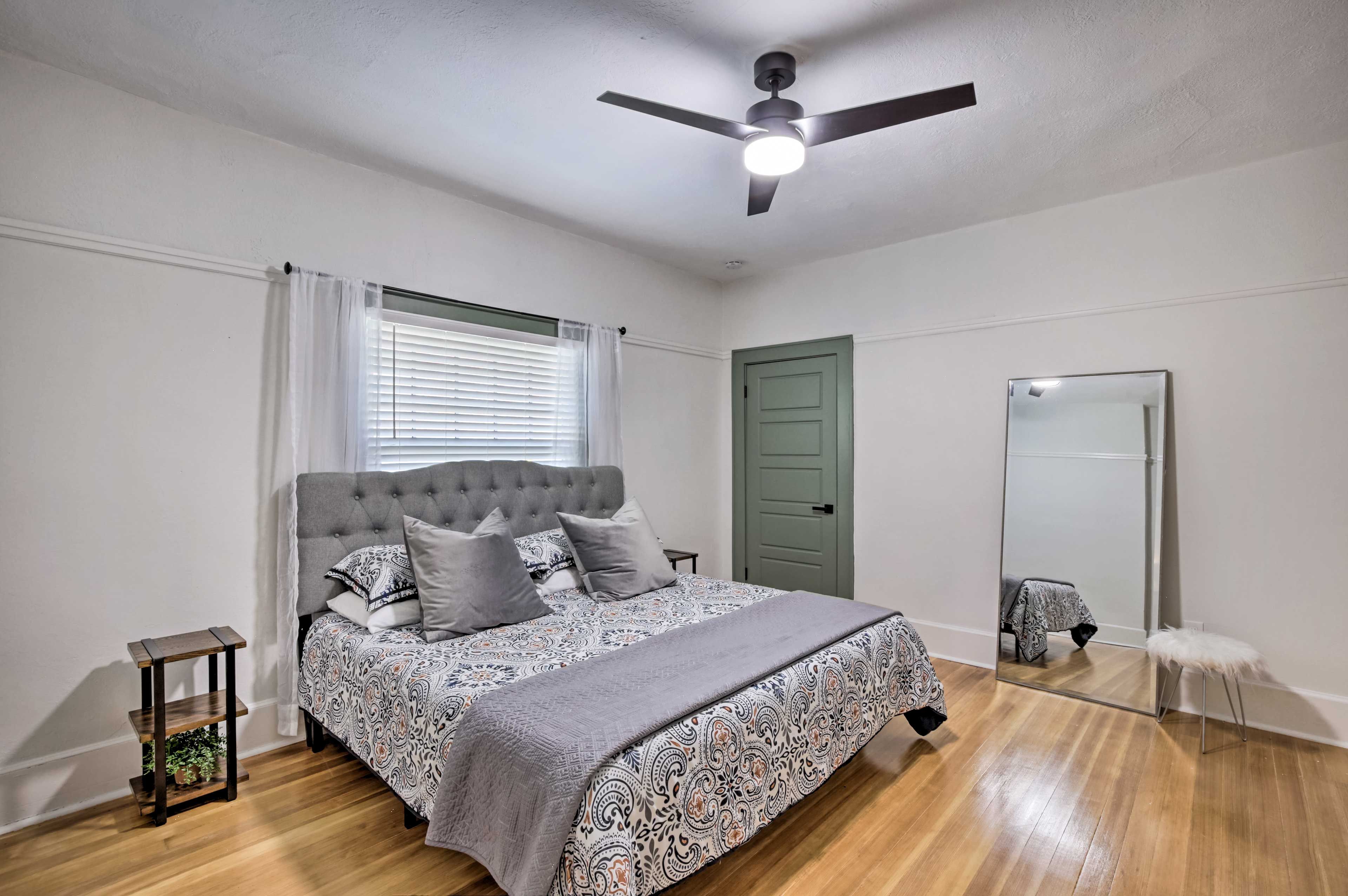 Bedroom 2 | King Bed | 1st Floor