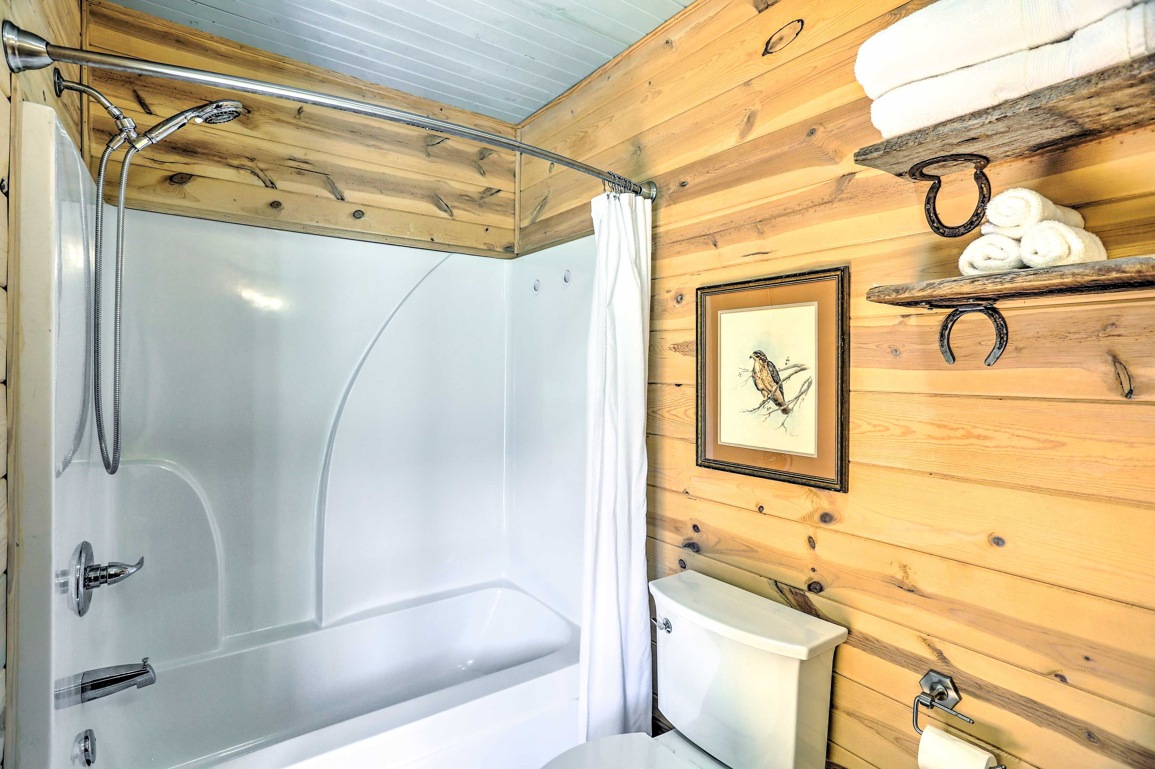 En-Suite Bathroom | Complimentary Toiletries
