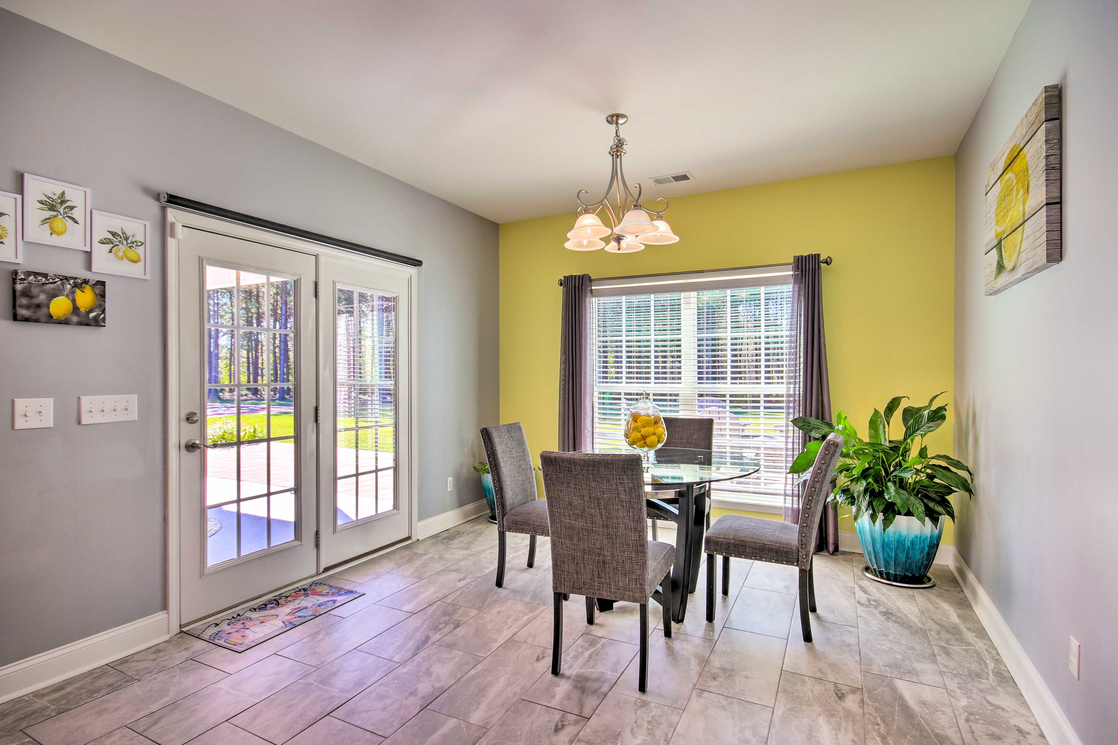 Dining Area | Central Air Conditioning