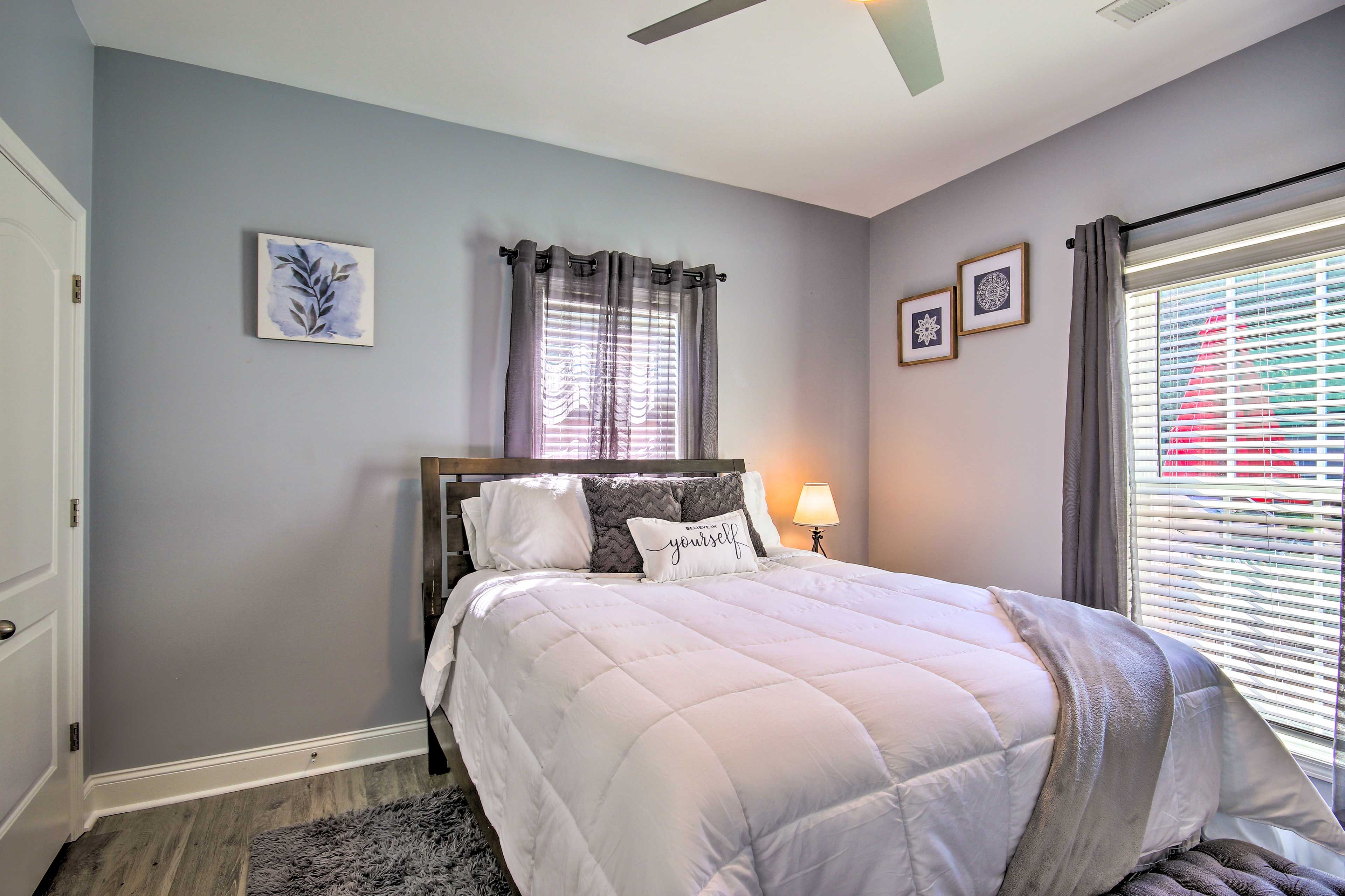 Bedroom 1 | Queen Bed