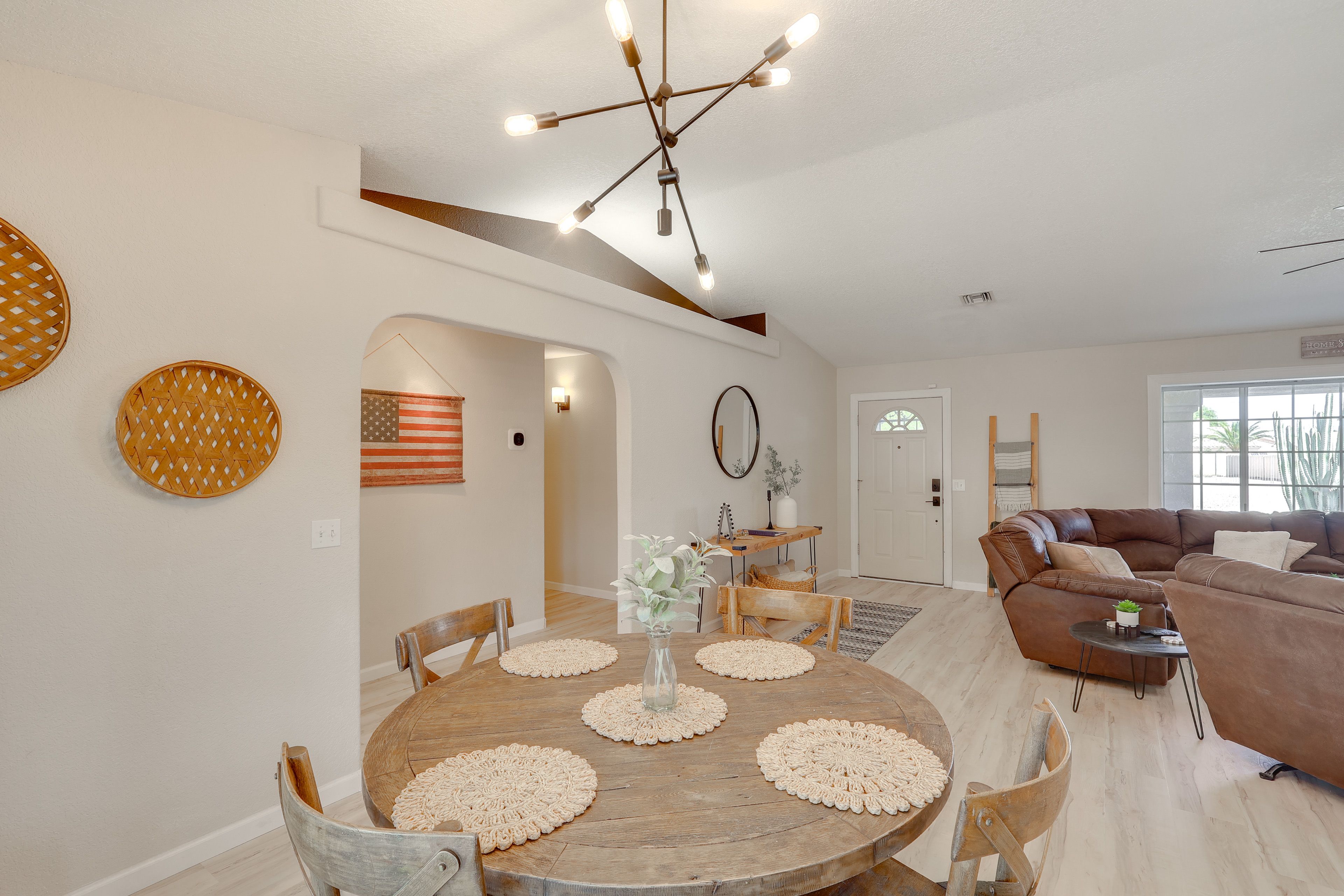 Dining Room | Central Heating | Full Kitchen | Cooking Basics