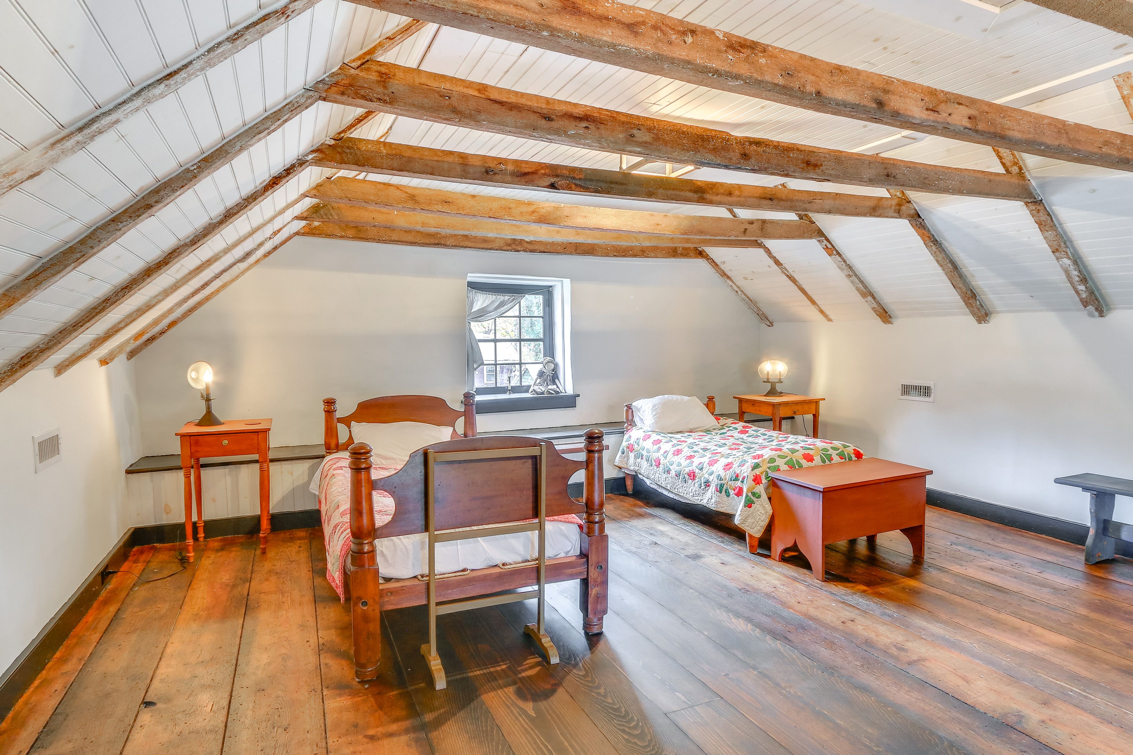 Bedroom 3 | 2 Twin Beds | Seating & Dining | Laptop-Friendly Workspace