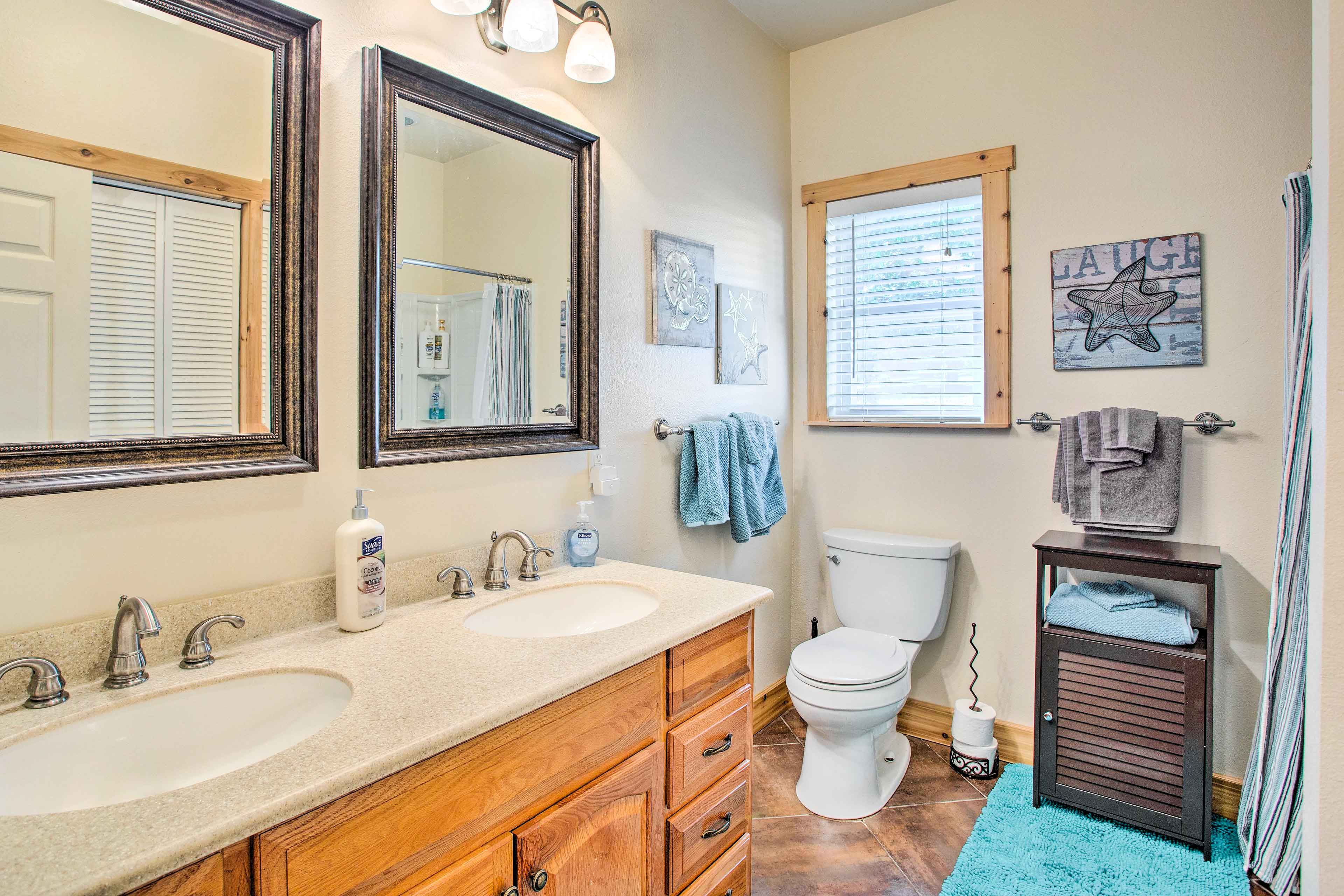 Full Bathroom | Complimentary Toiletries | Hair Dryer