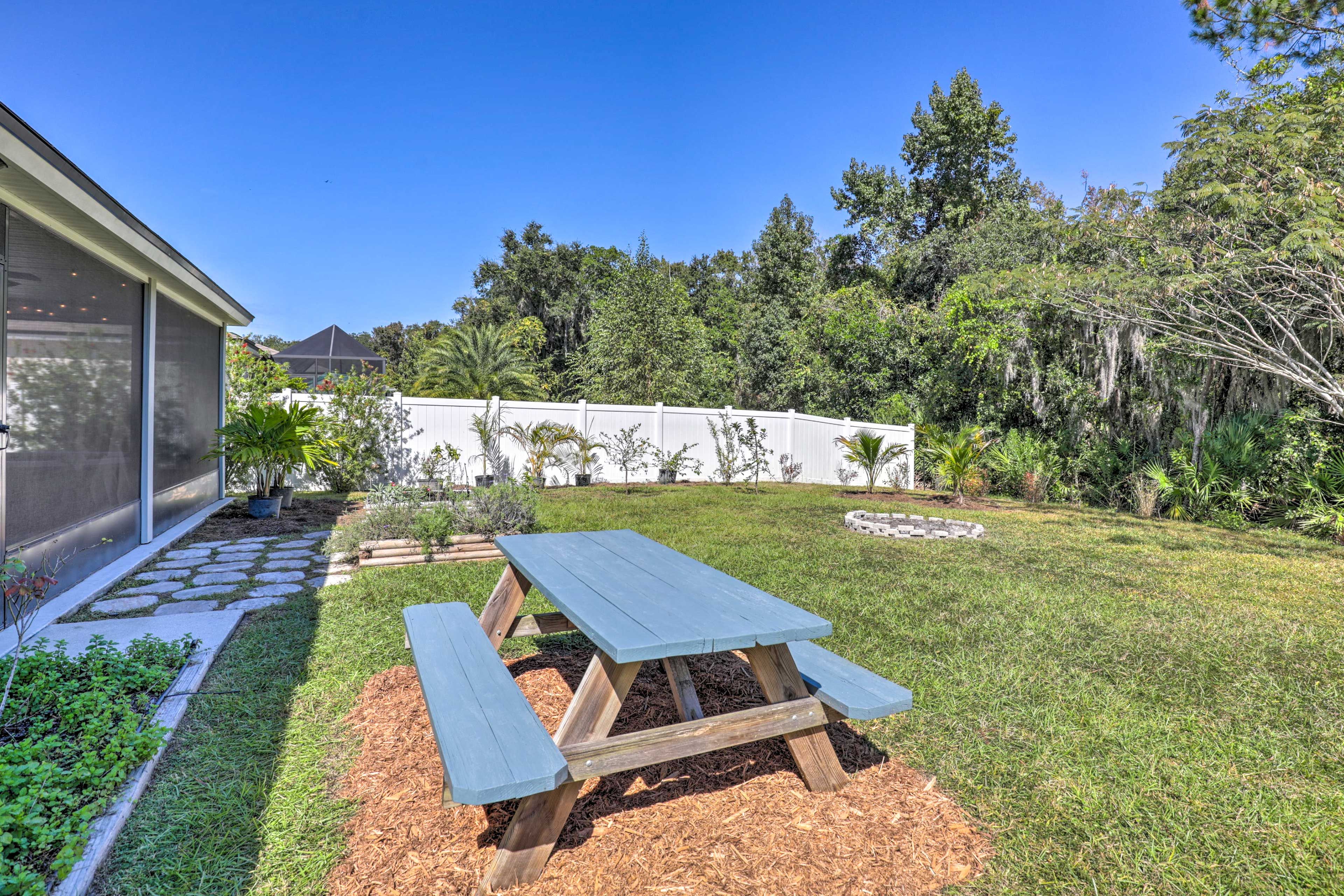 Private Yard | Dining Area | Garden