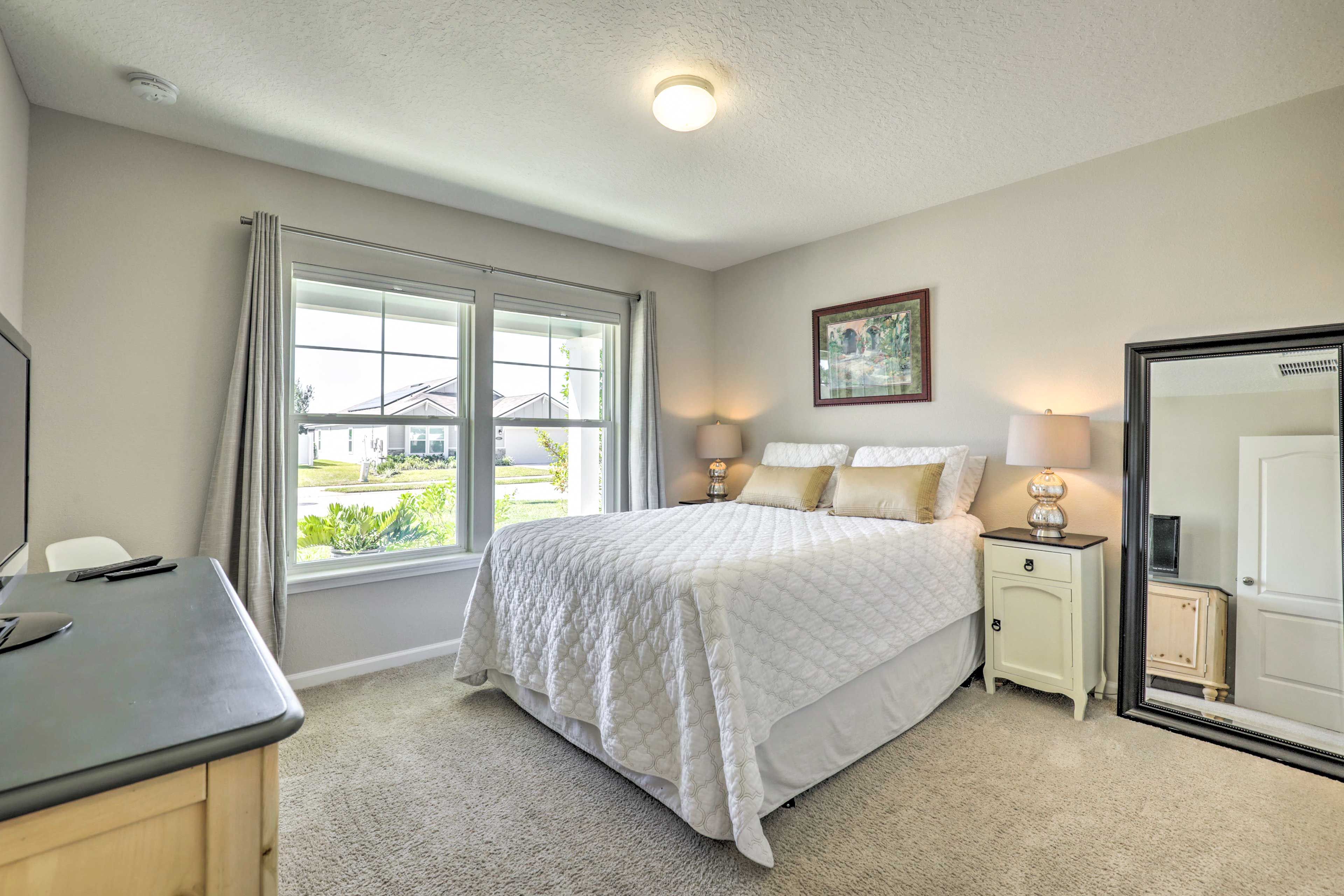 Bedroom 2 | Queen Bed | Walk-In Closet