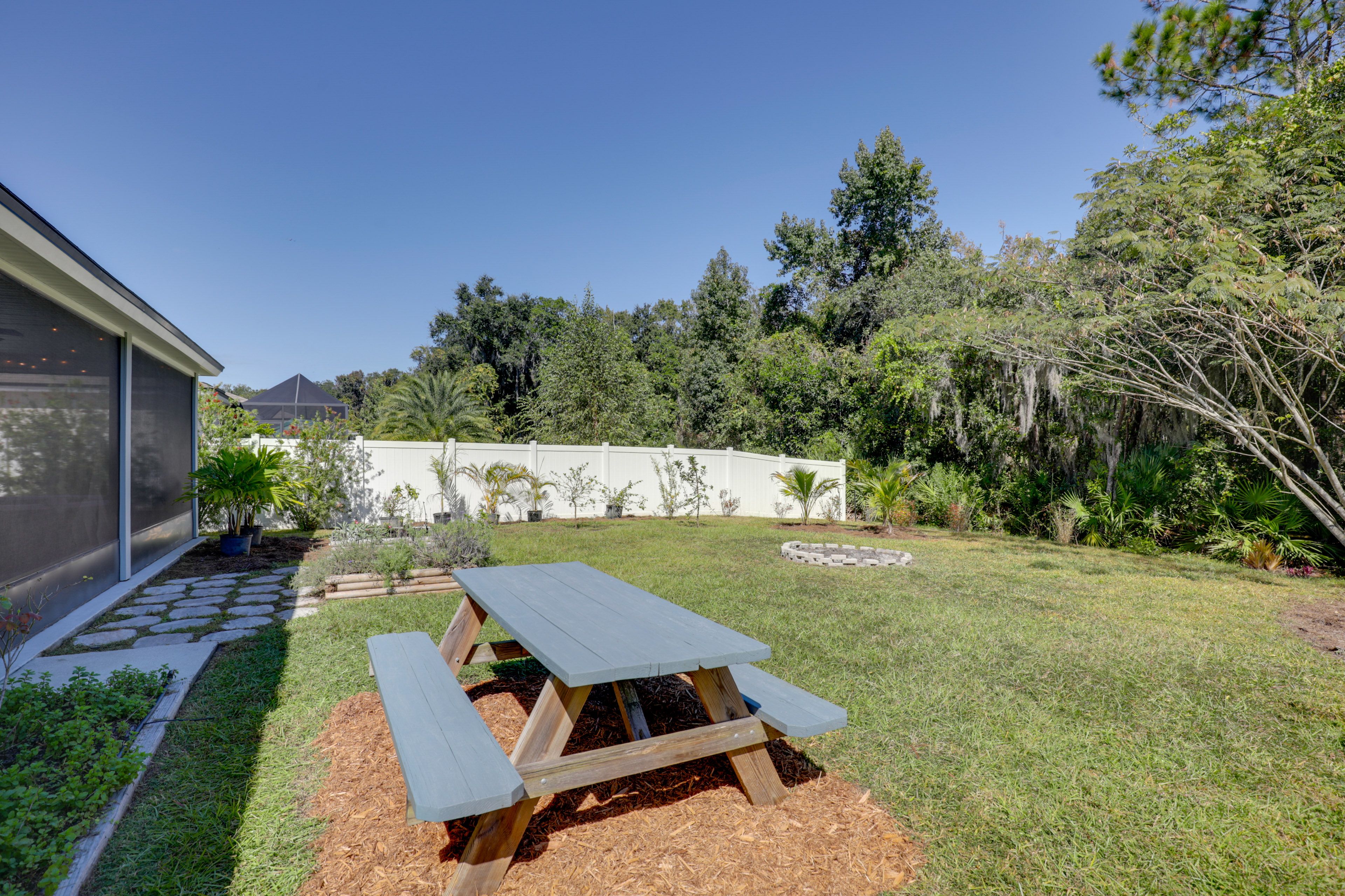 Private Yard | Dining Area | Garden