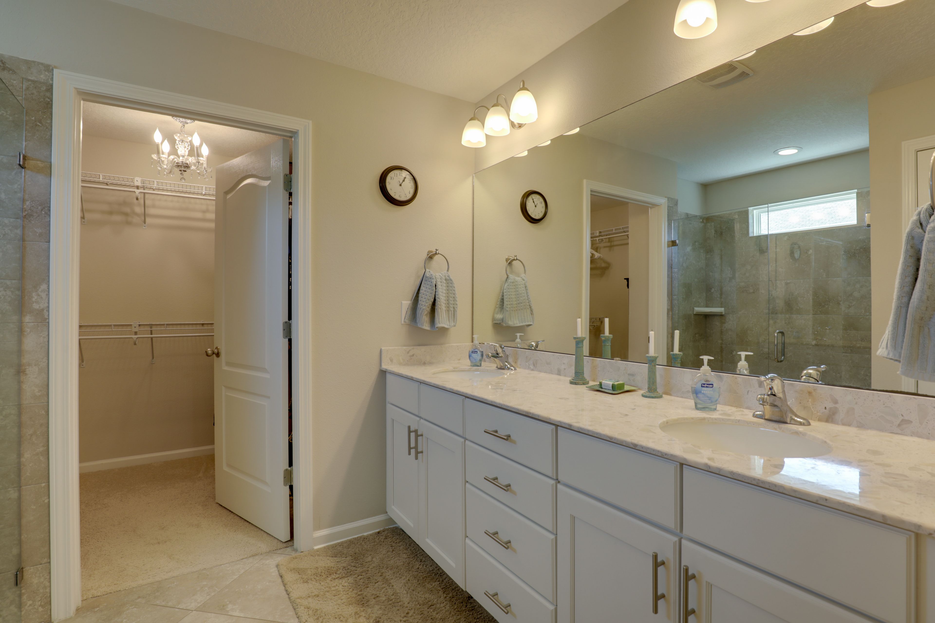 Full Bathroom | Towels Provided | Complimentary Toiletries