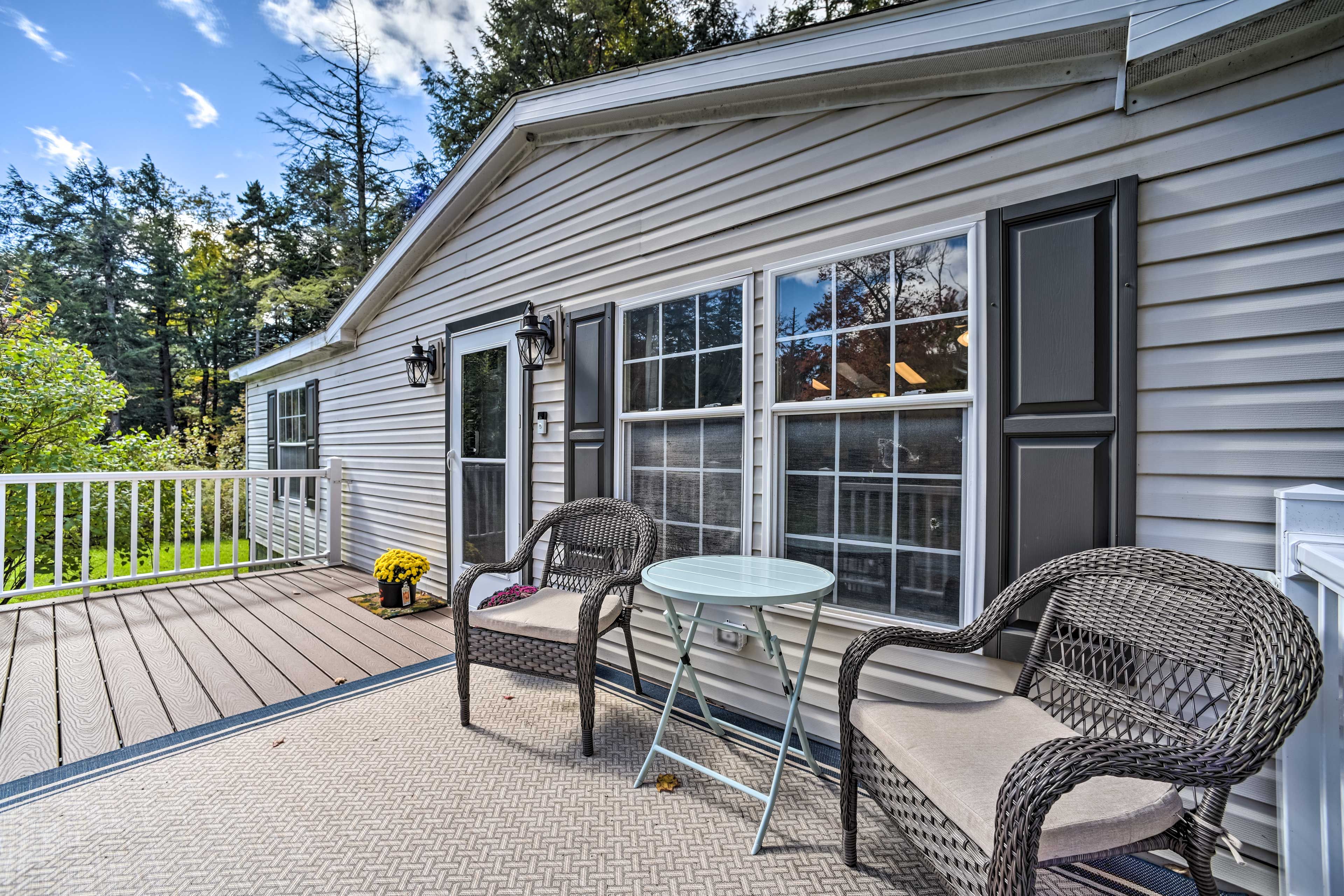 Furnished Front Deck