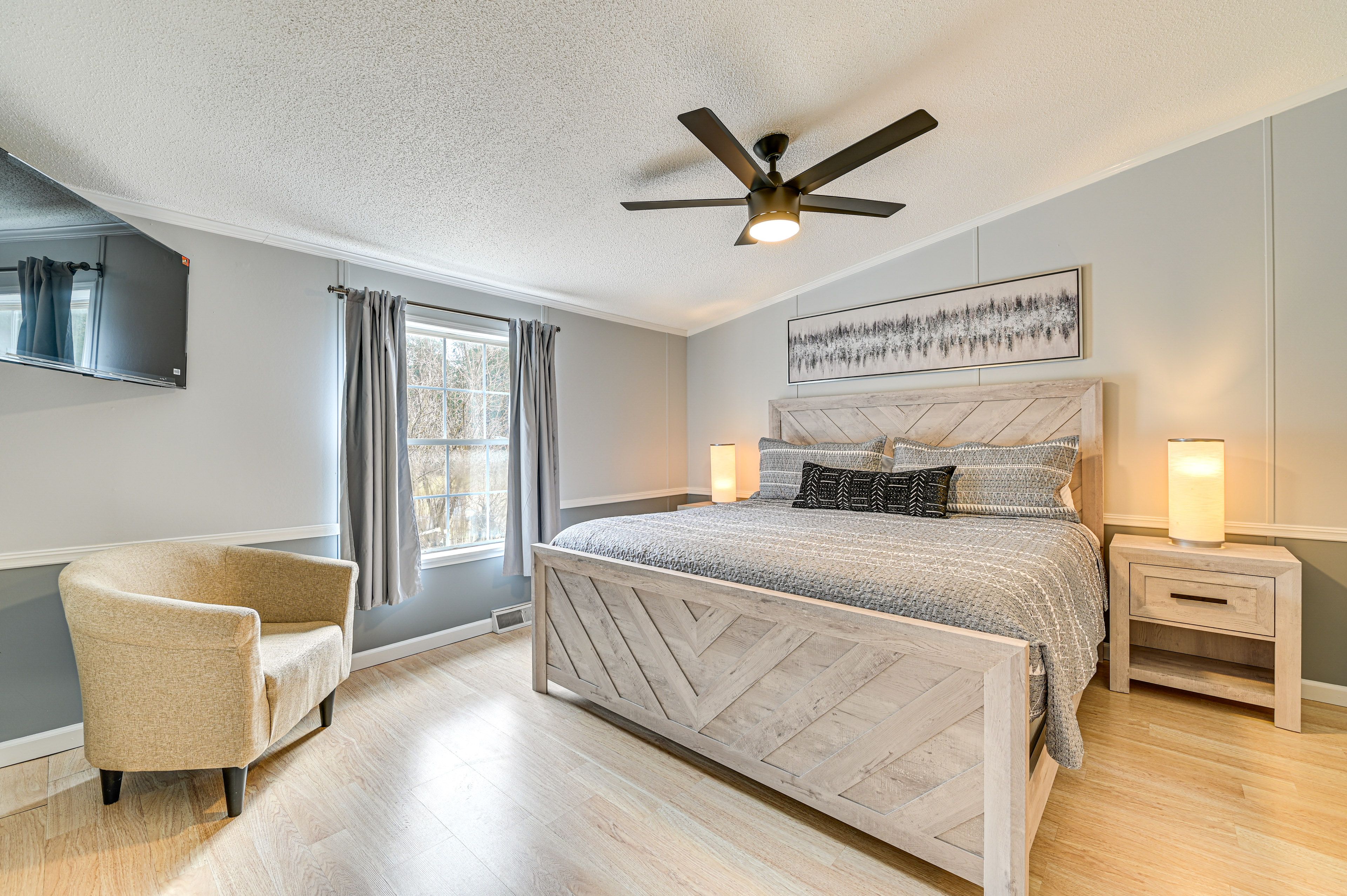 Bedroom 1 | King Bed | Smart TV