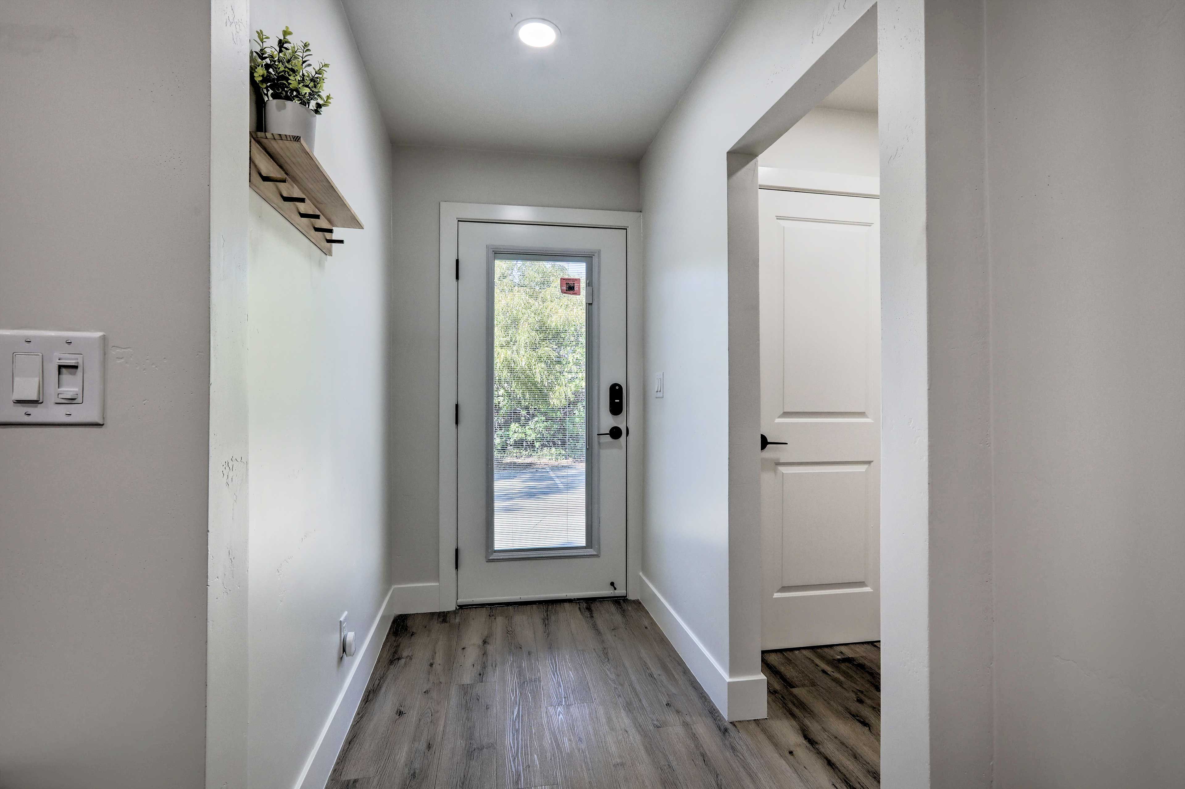 Entryway | Main Level