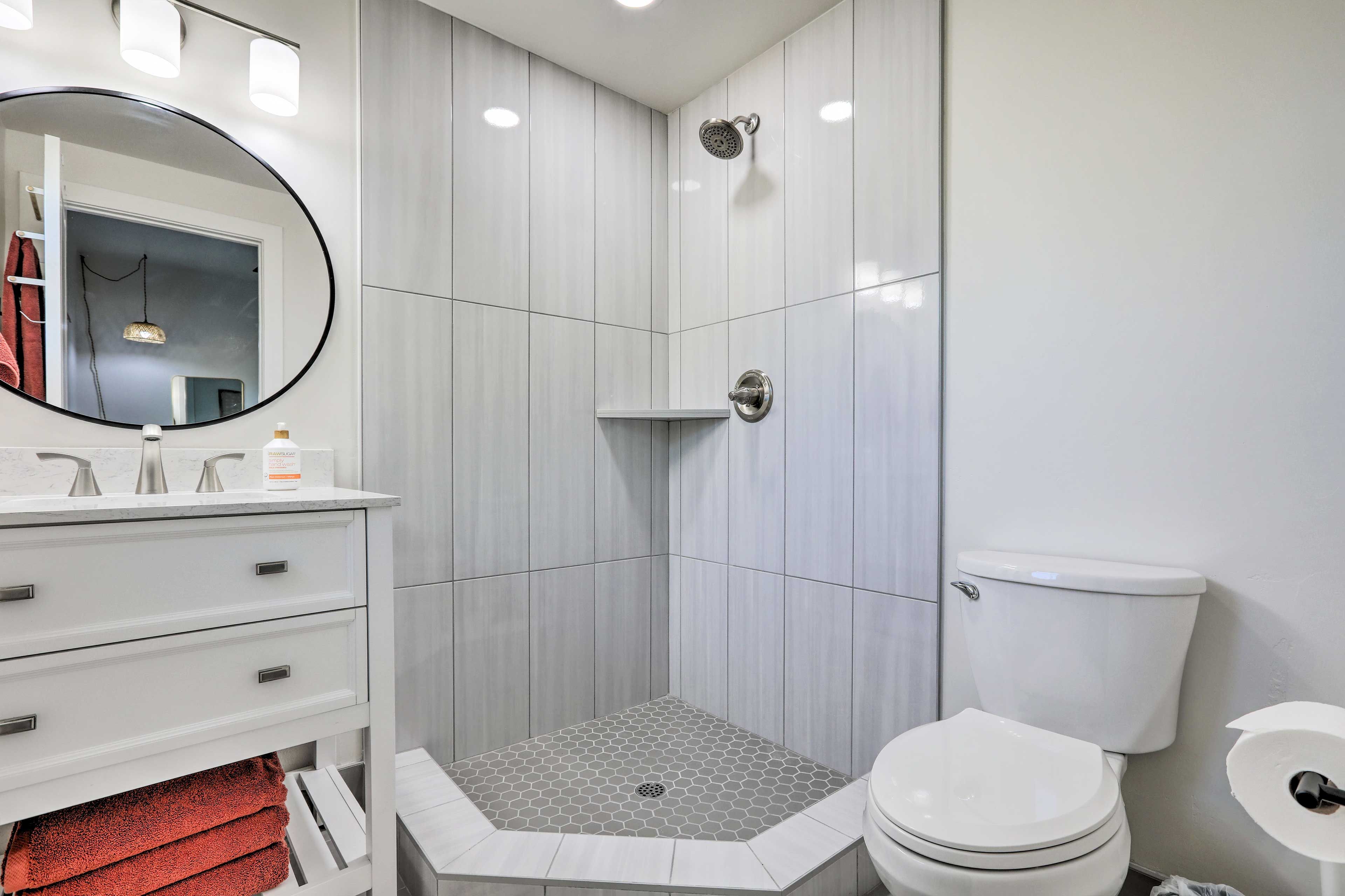 En-Suite Bathroom | Main Level | Towels Provided
