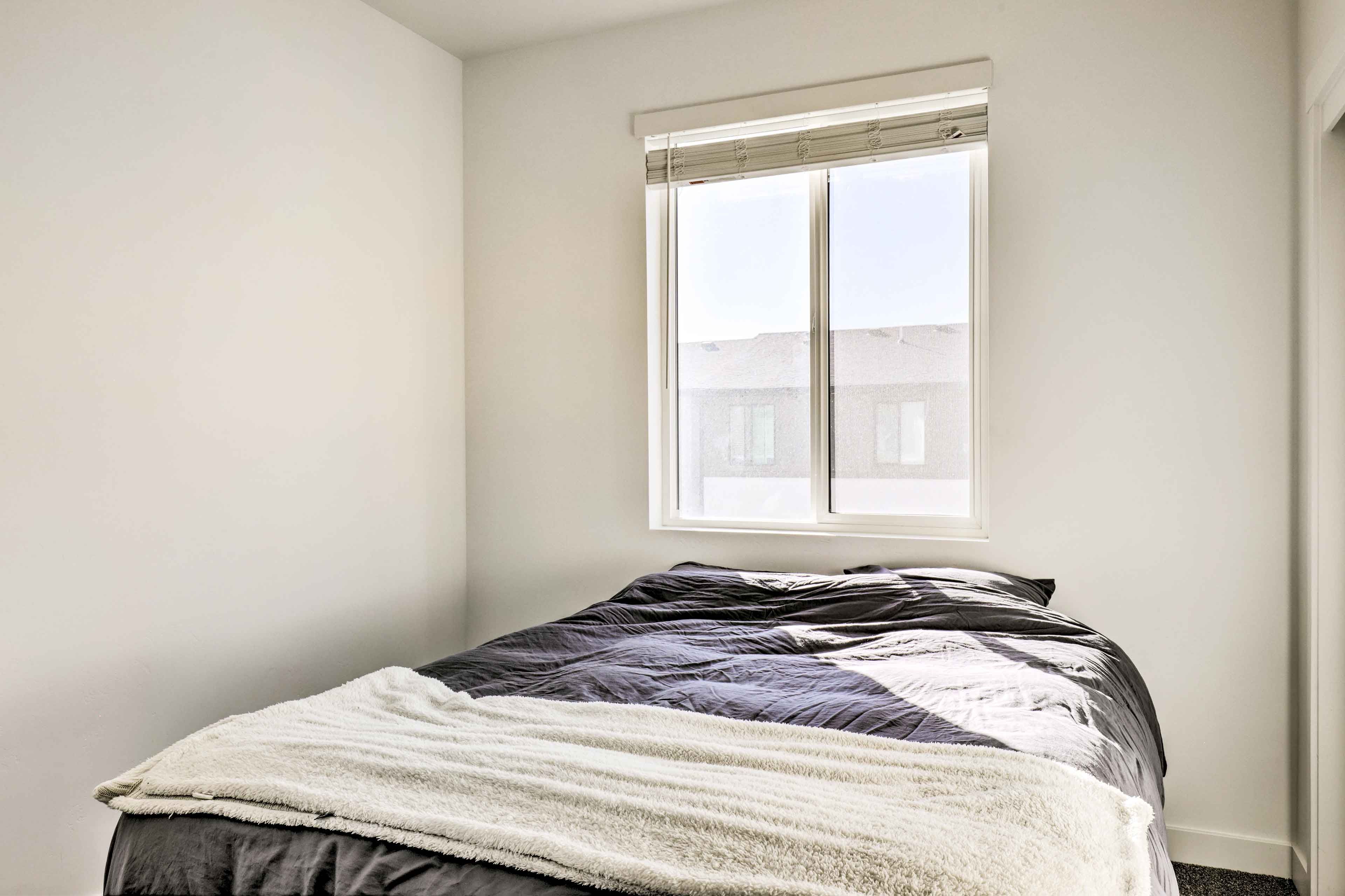 Bedroom 4 | Queen Bed | Home Office Space