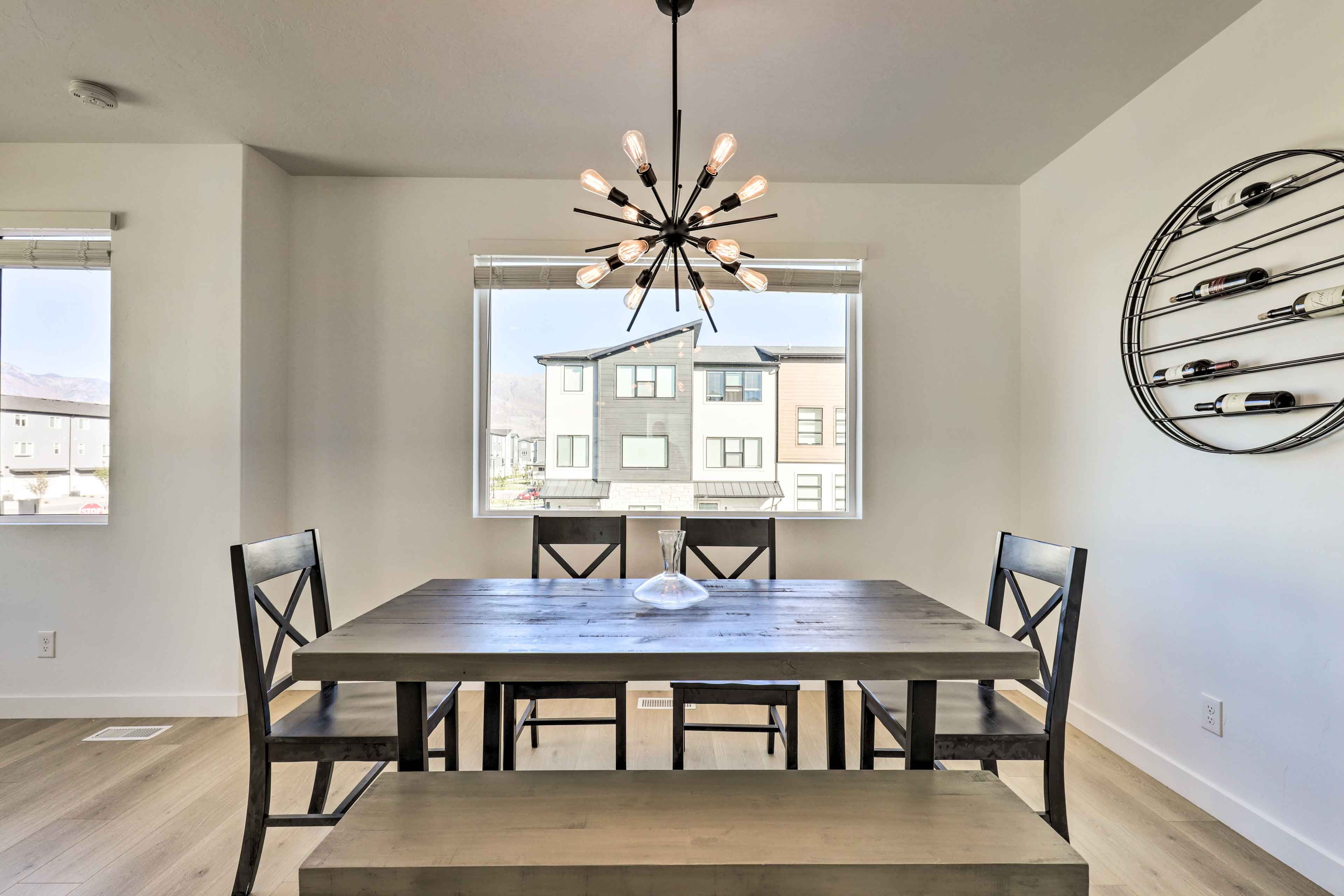 Dining Room | Dishware/Flatware Provided