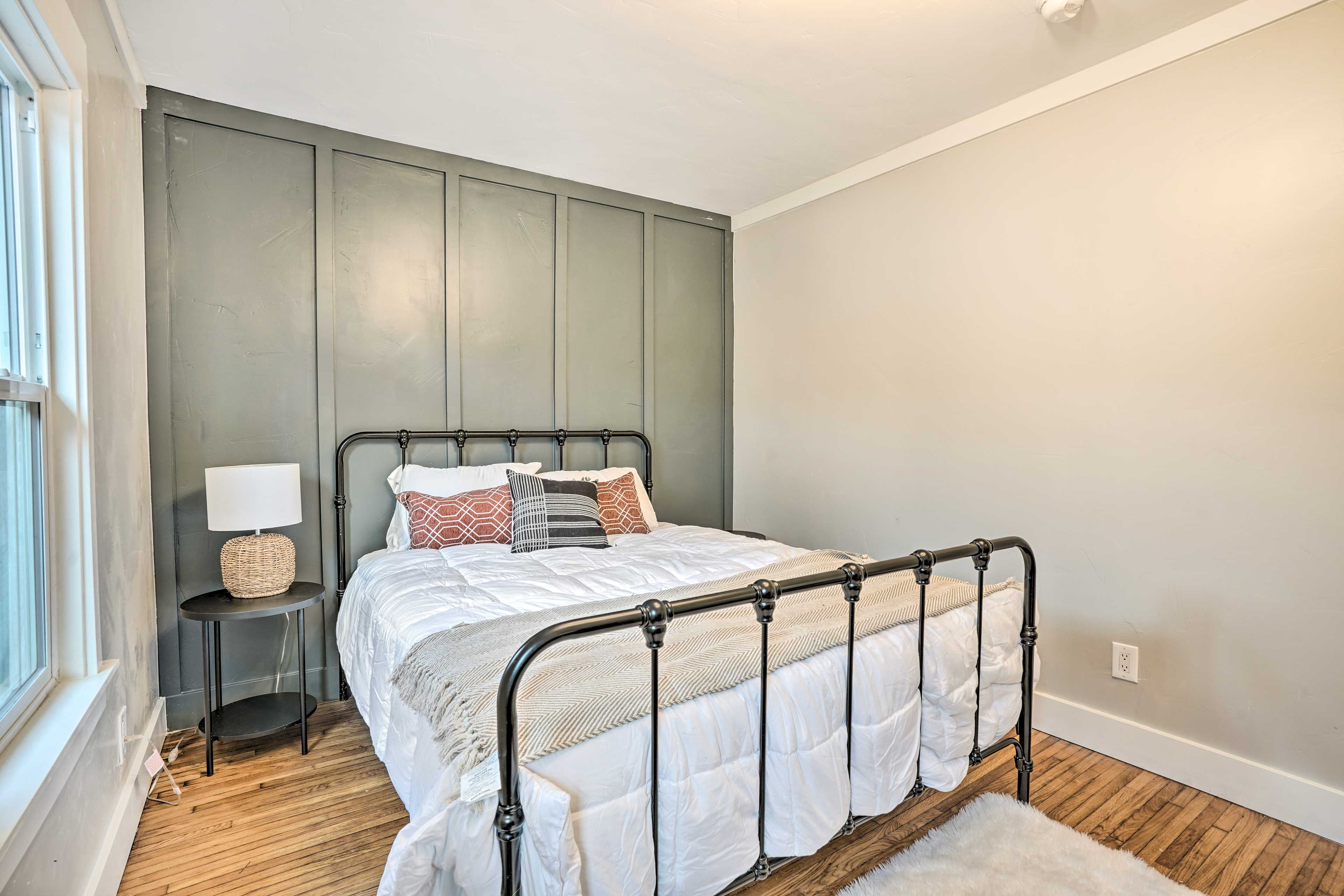 Bedroom 2 | 1st Floor | Queen Bed | Linens Provided