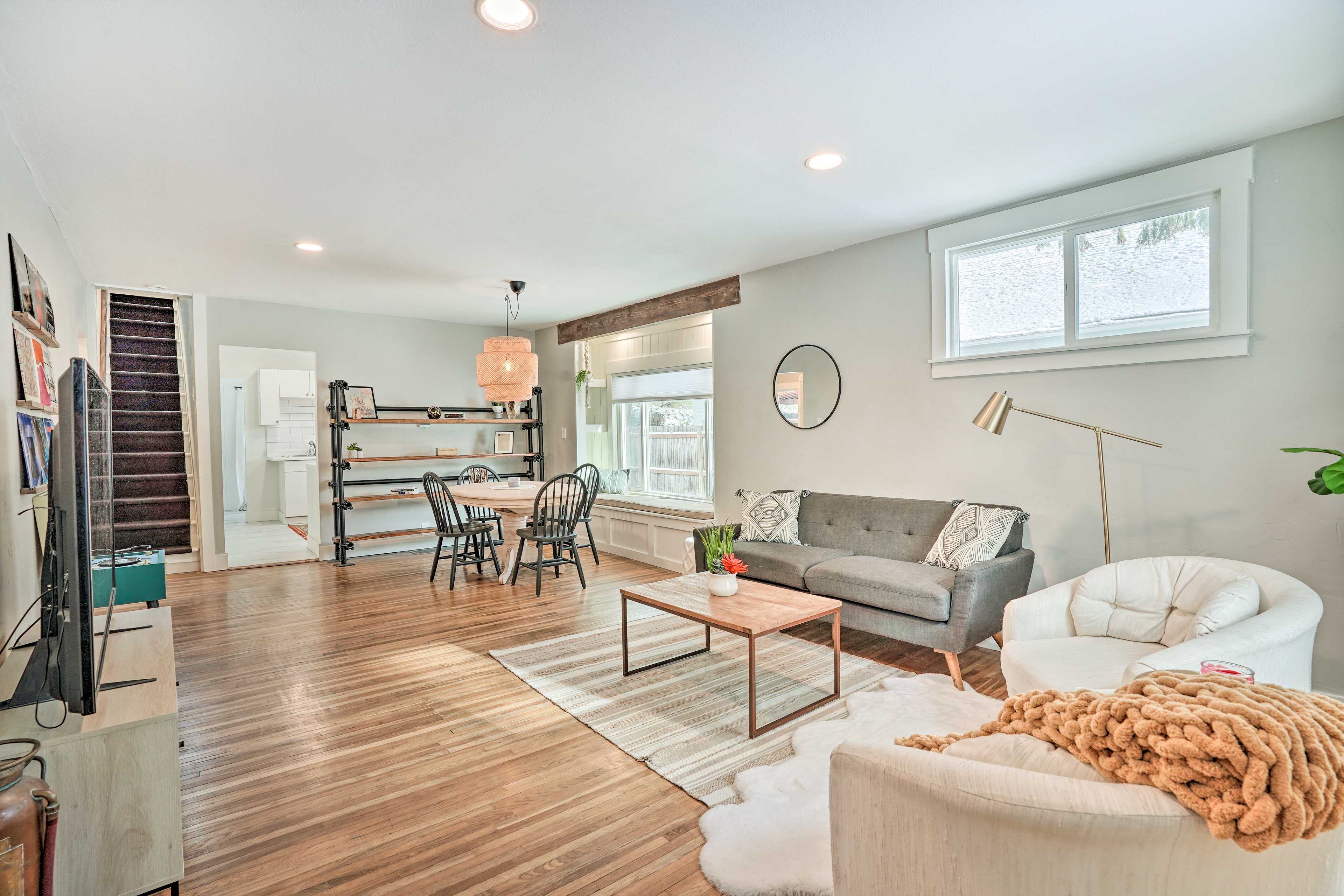 Living Room | Smart TV | Central Heating | Window A/C Unit | Free WiFi
