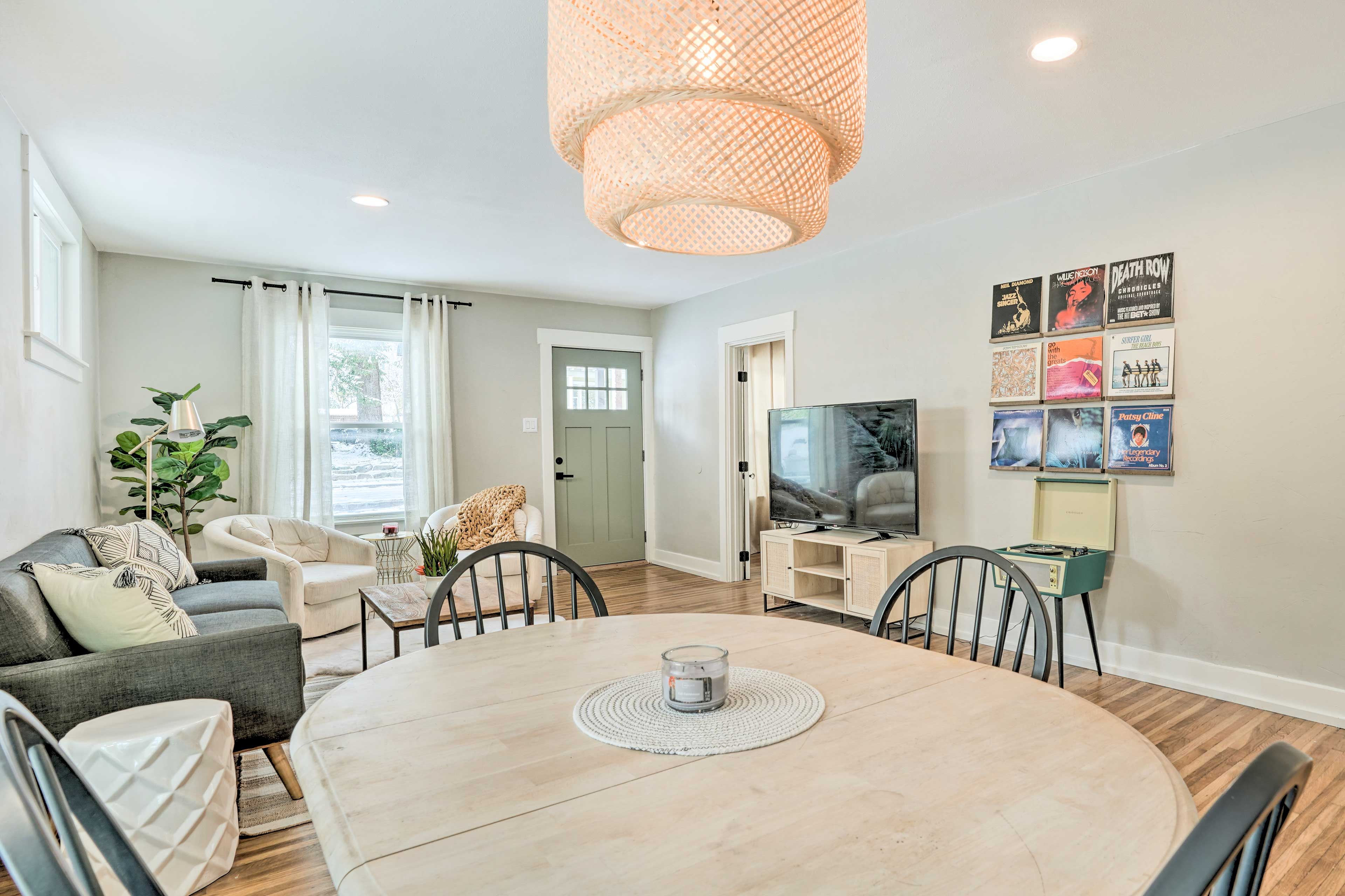 Dining Area | Dining Table | Dishware/Flatware