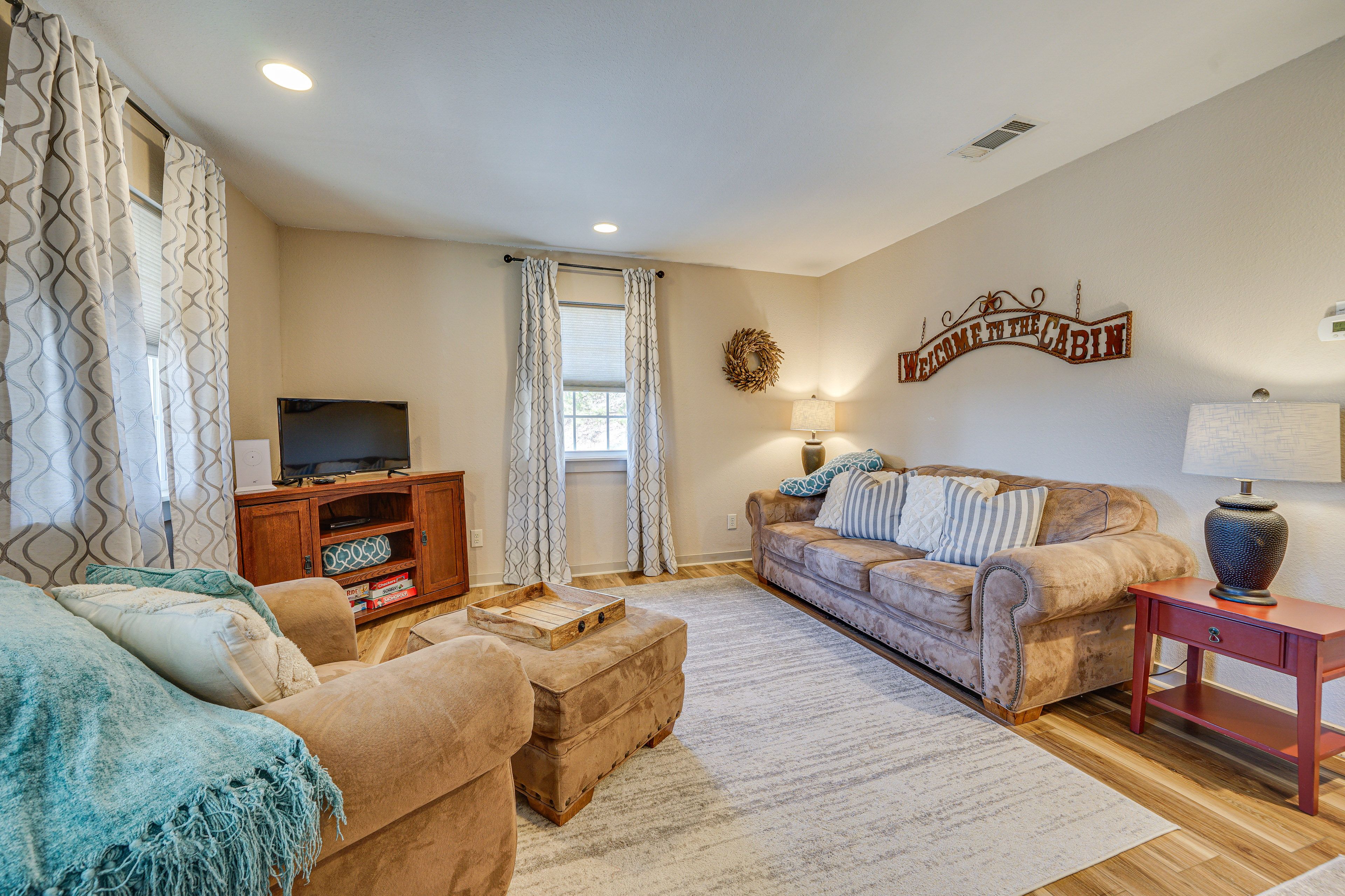 Living Area | Smart TV w/ Cable | Board Games
