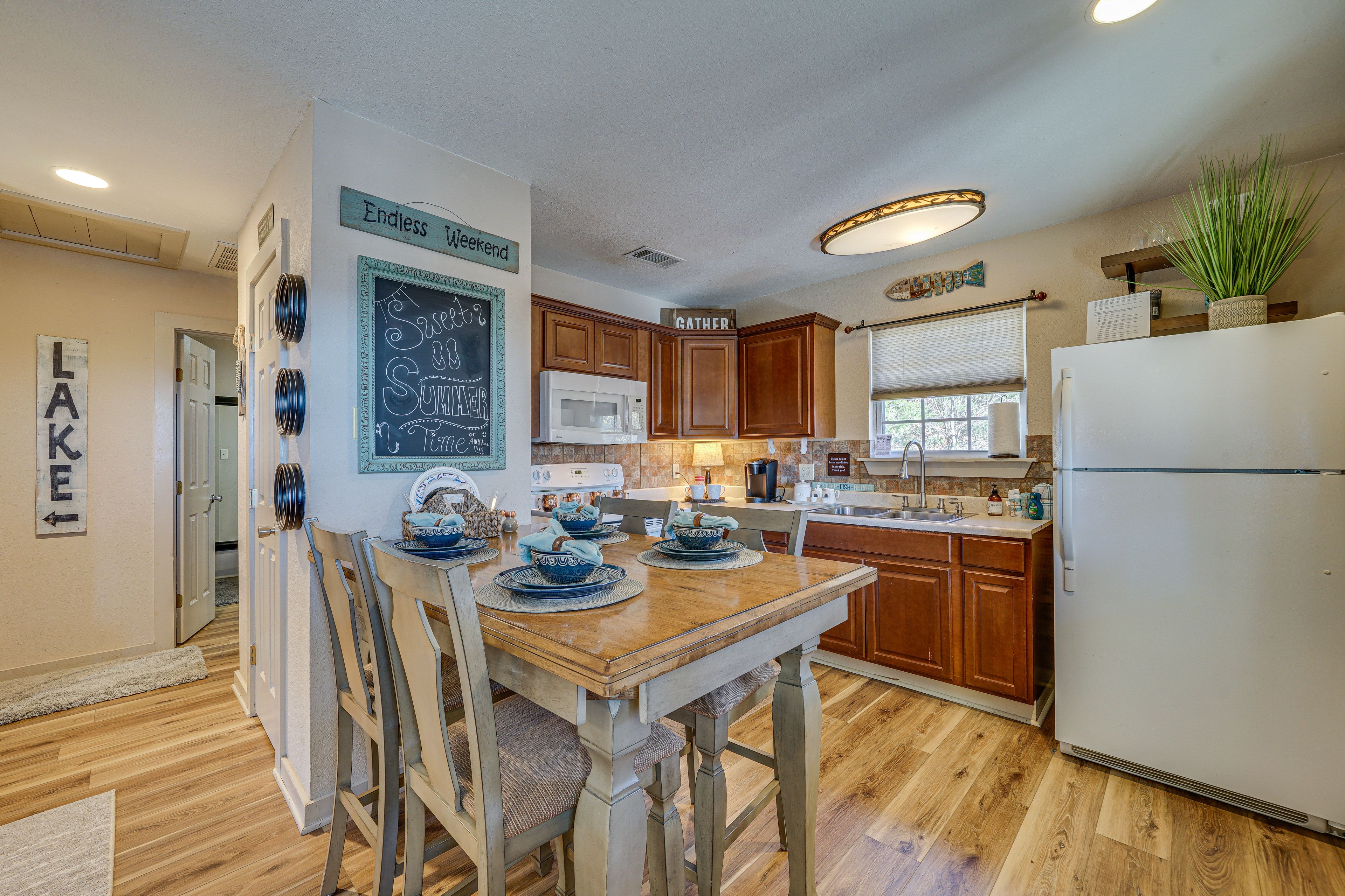 Dining Area | Dishware/Flatware
