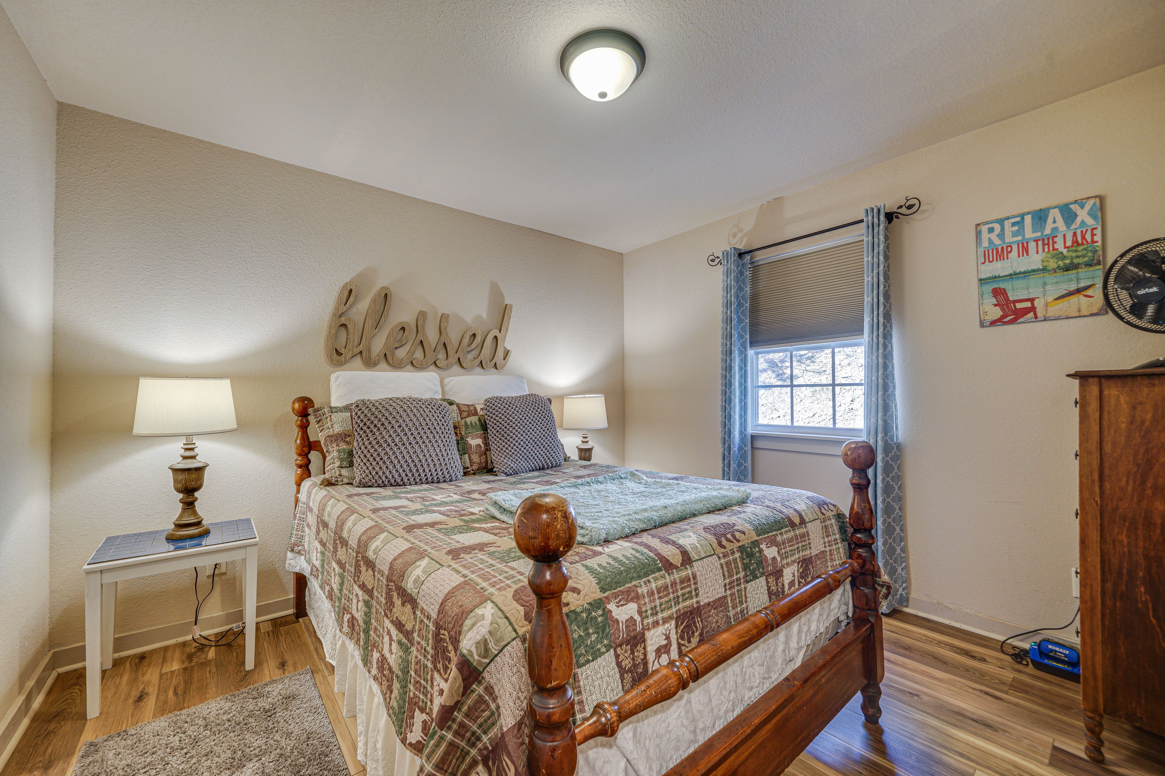 Bedroom 1 | Queen Bed | Flat-Screen TV w/ Cable