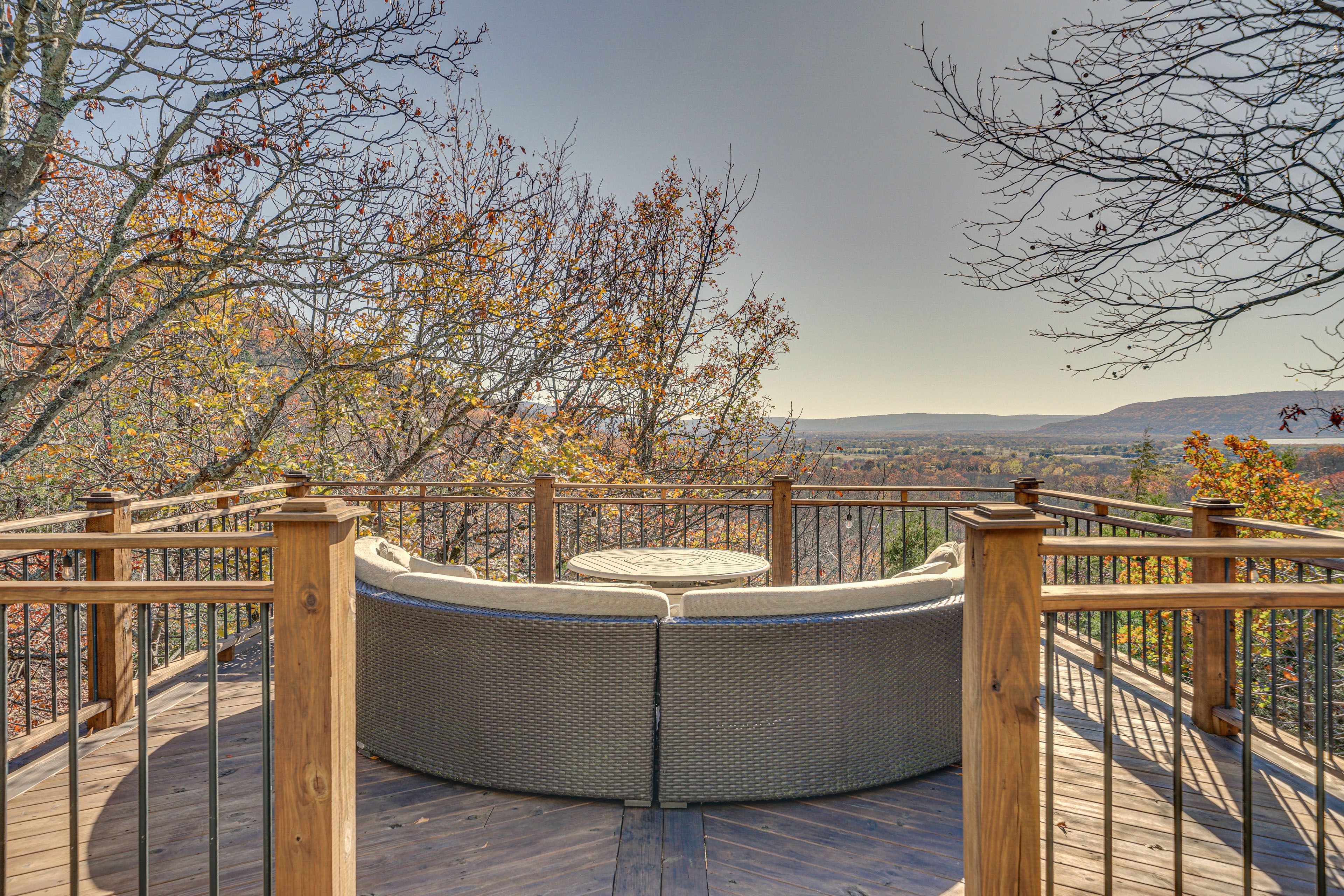 Cabin Exterior | Gas Fire Pit